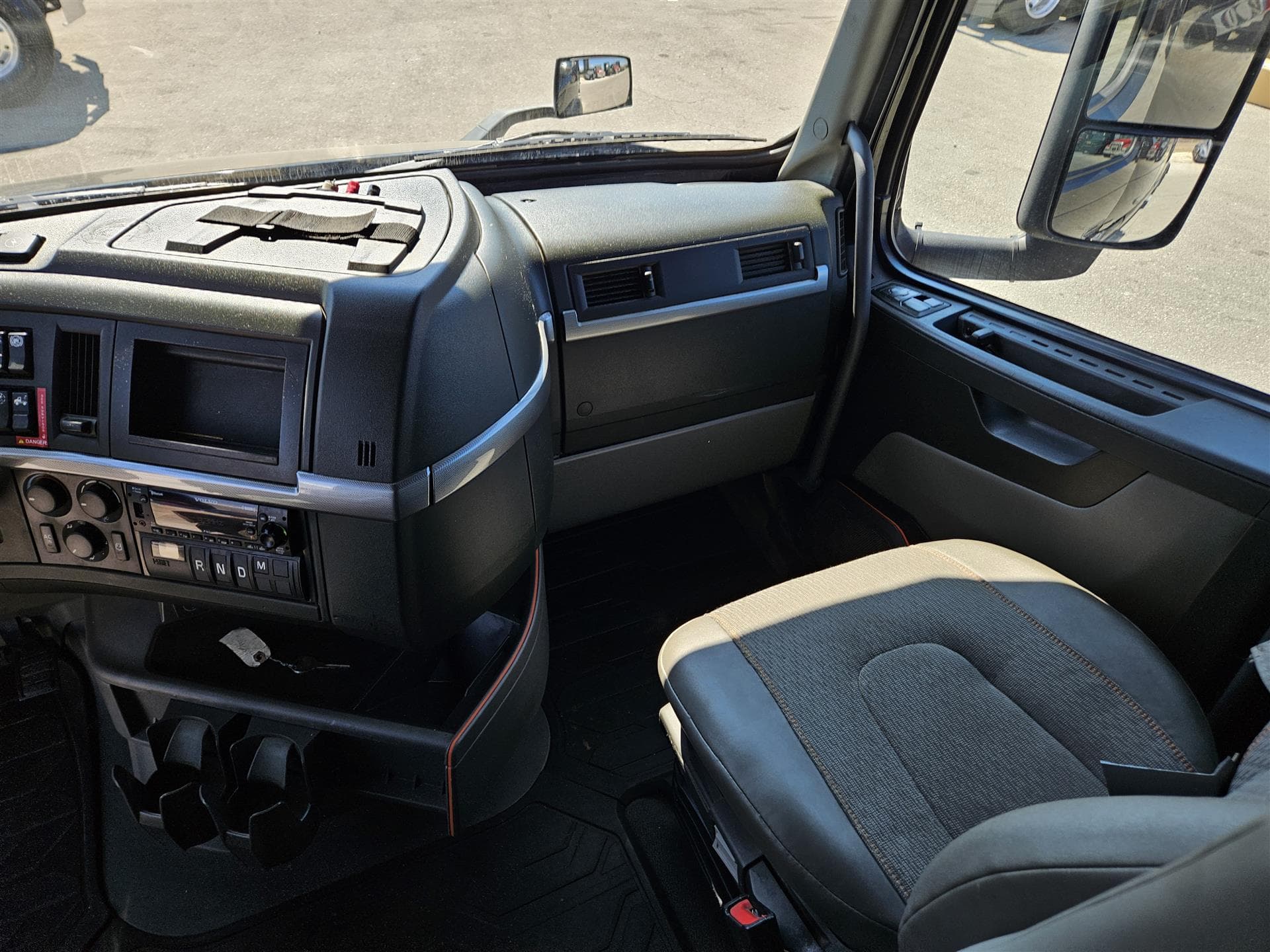 2022 Volvo VNL 760 — photo 10