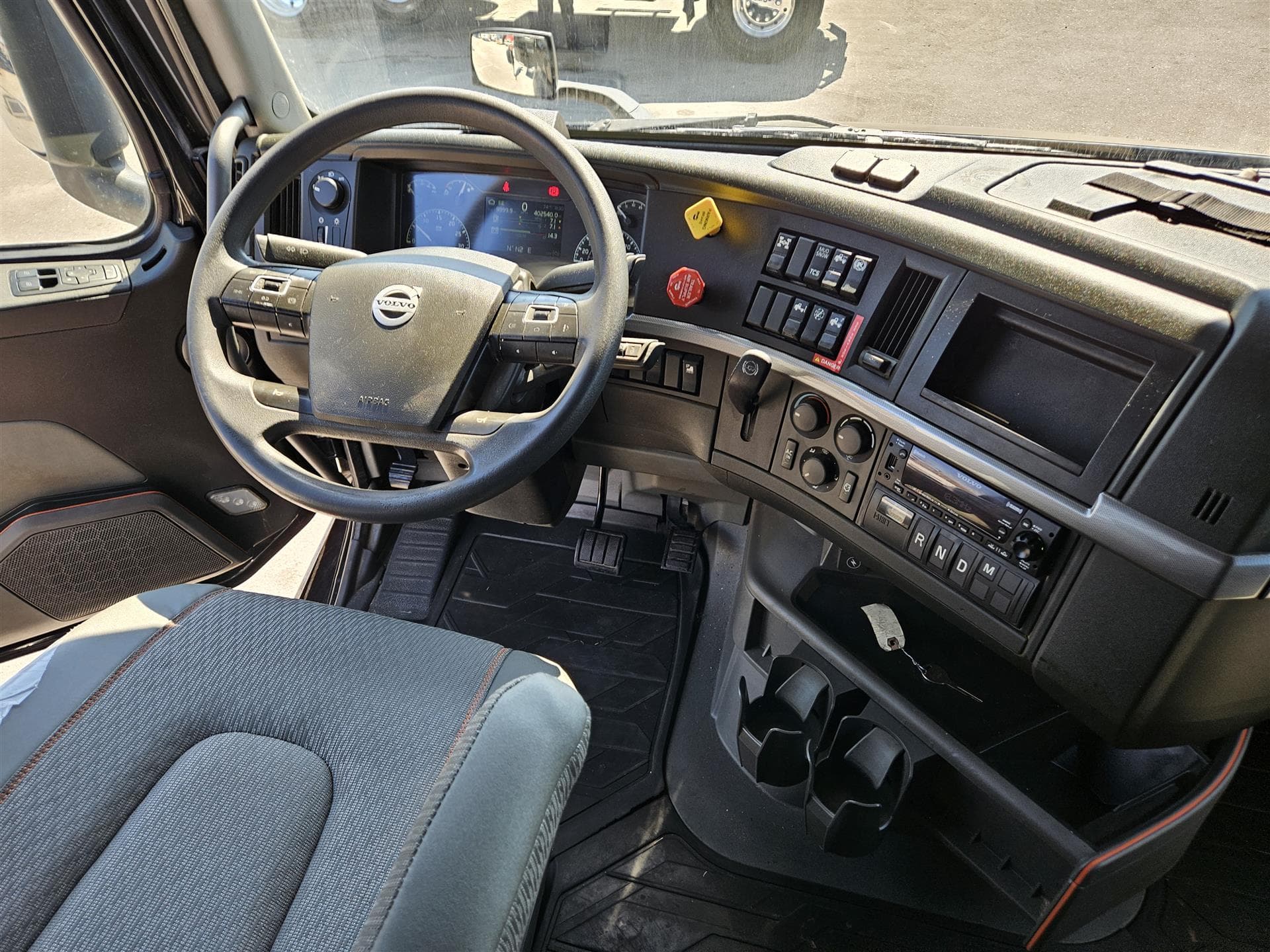 2022 Volvo VNL 760 — photo 9