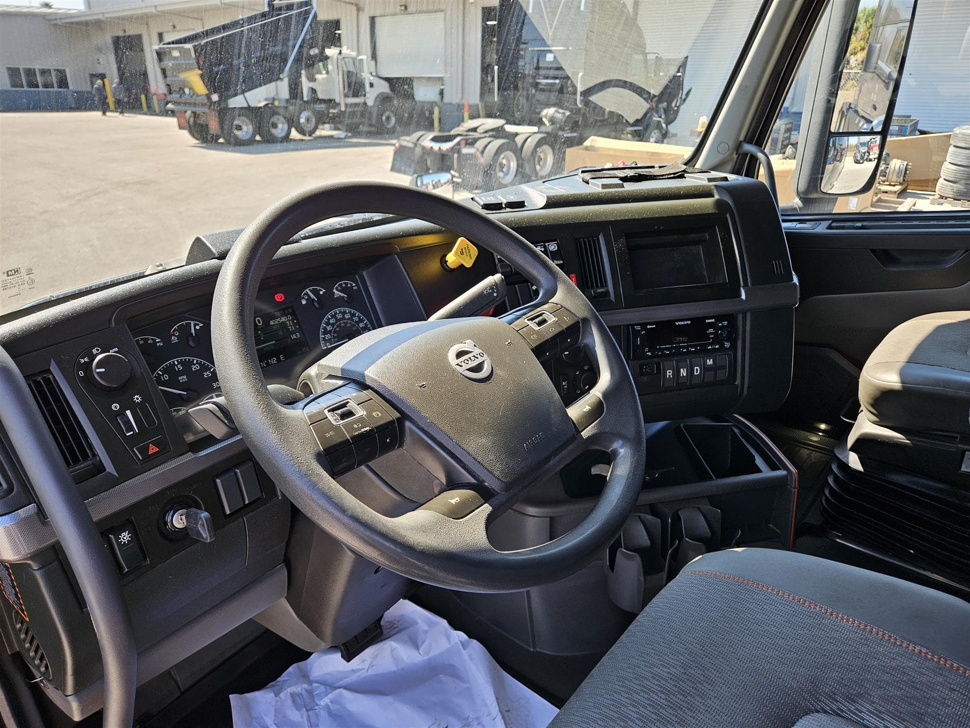 2022 Volvo VNL 760 — photo 13