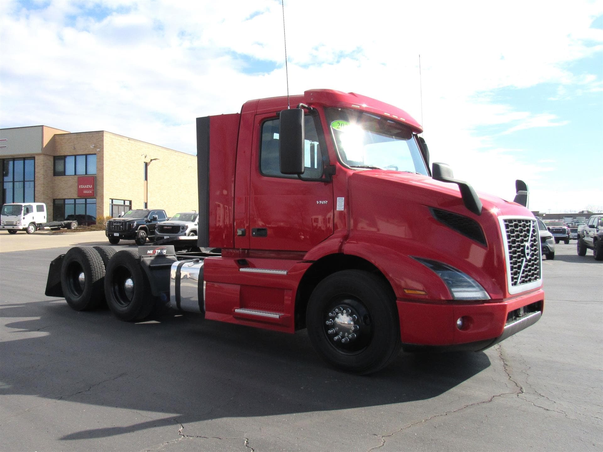 2021 Volvo VNR 640 — photo 9
