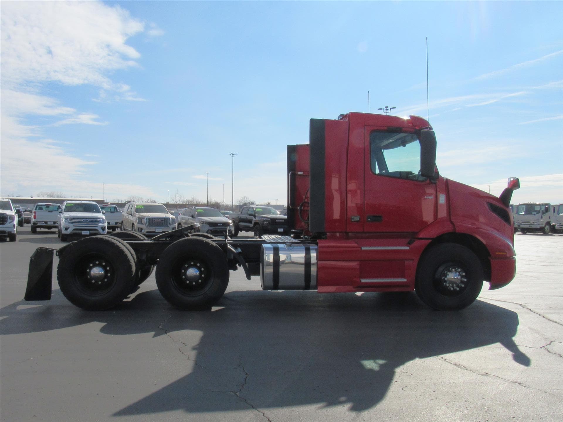 2021 Volvo VNR 640 — photo 8
