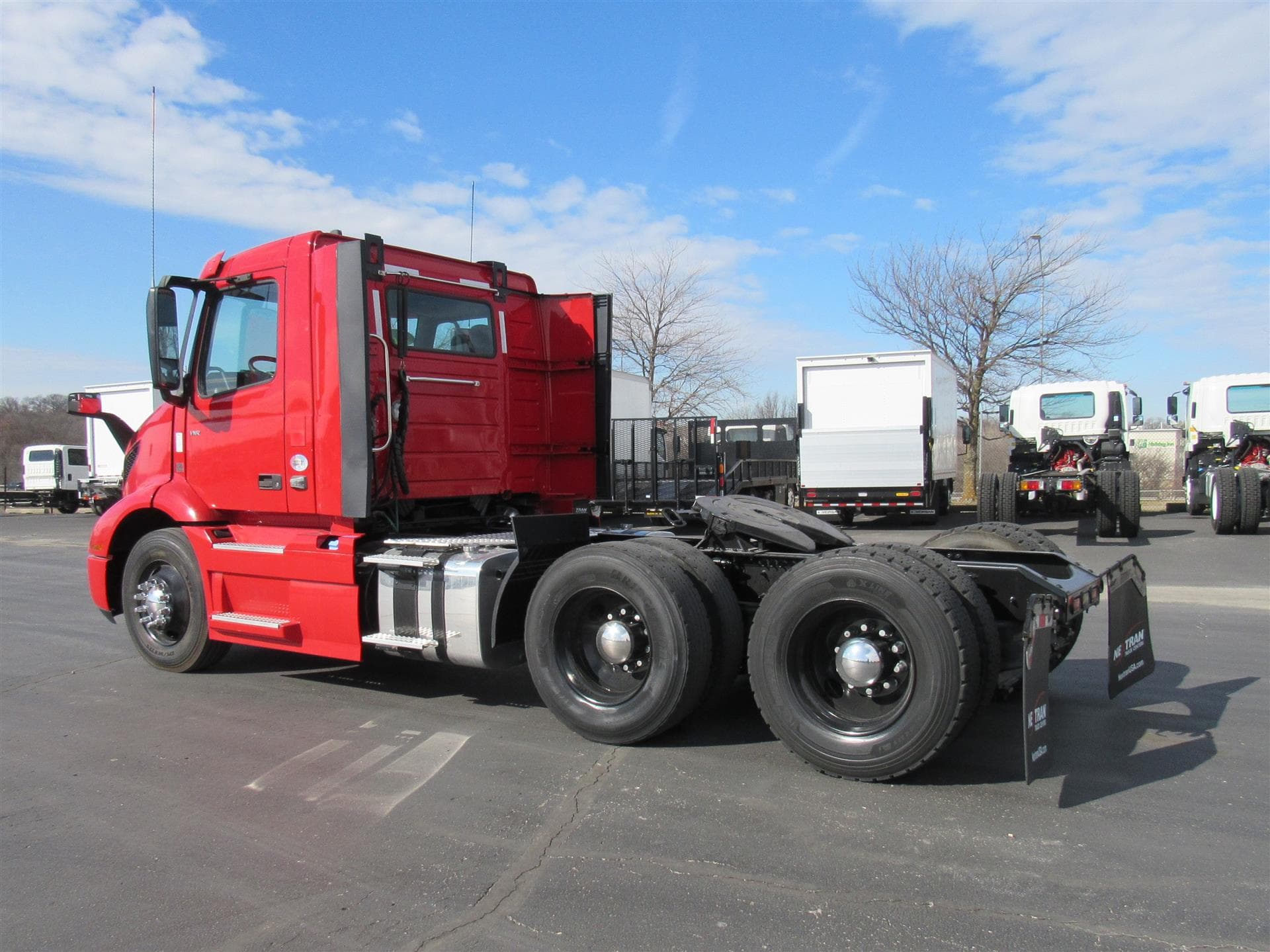 2021 Volvo VNR 640 — photo 3