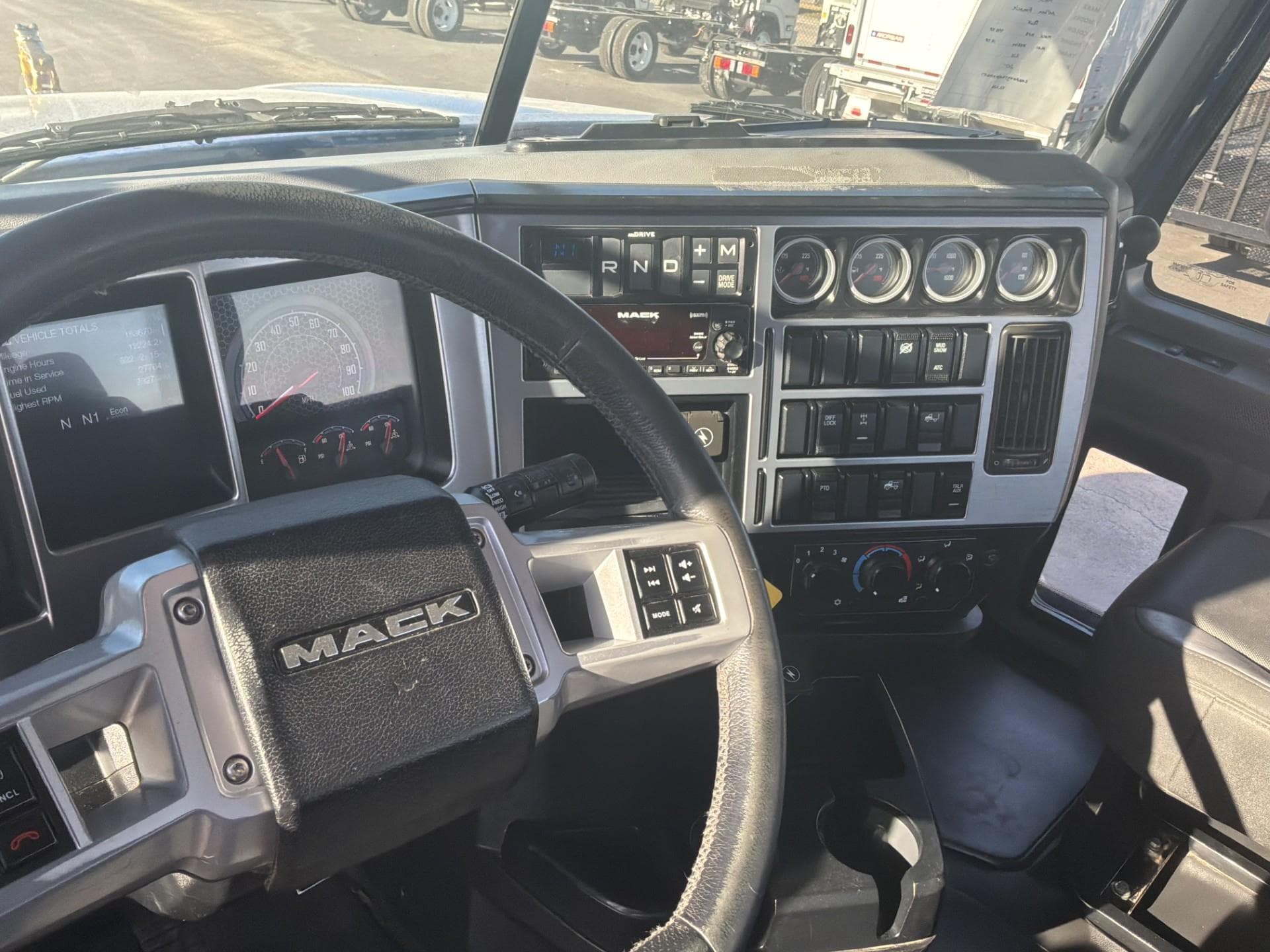 2022 Mack Pinnacle — photo 7