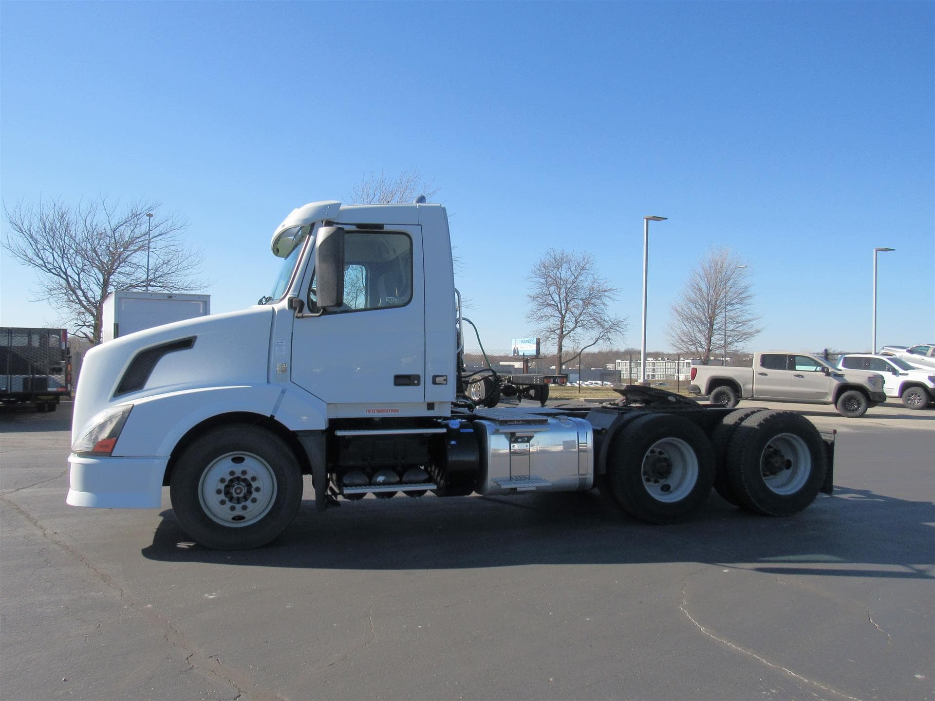 2014 Volvo VNL 300 — photo 2