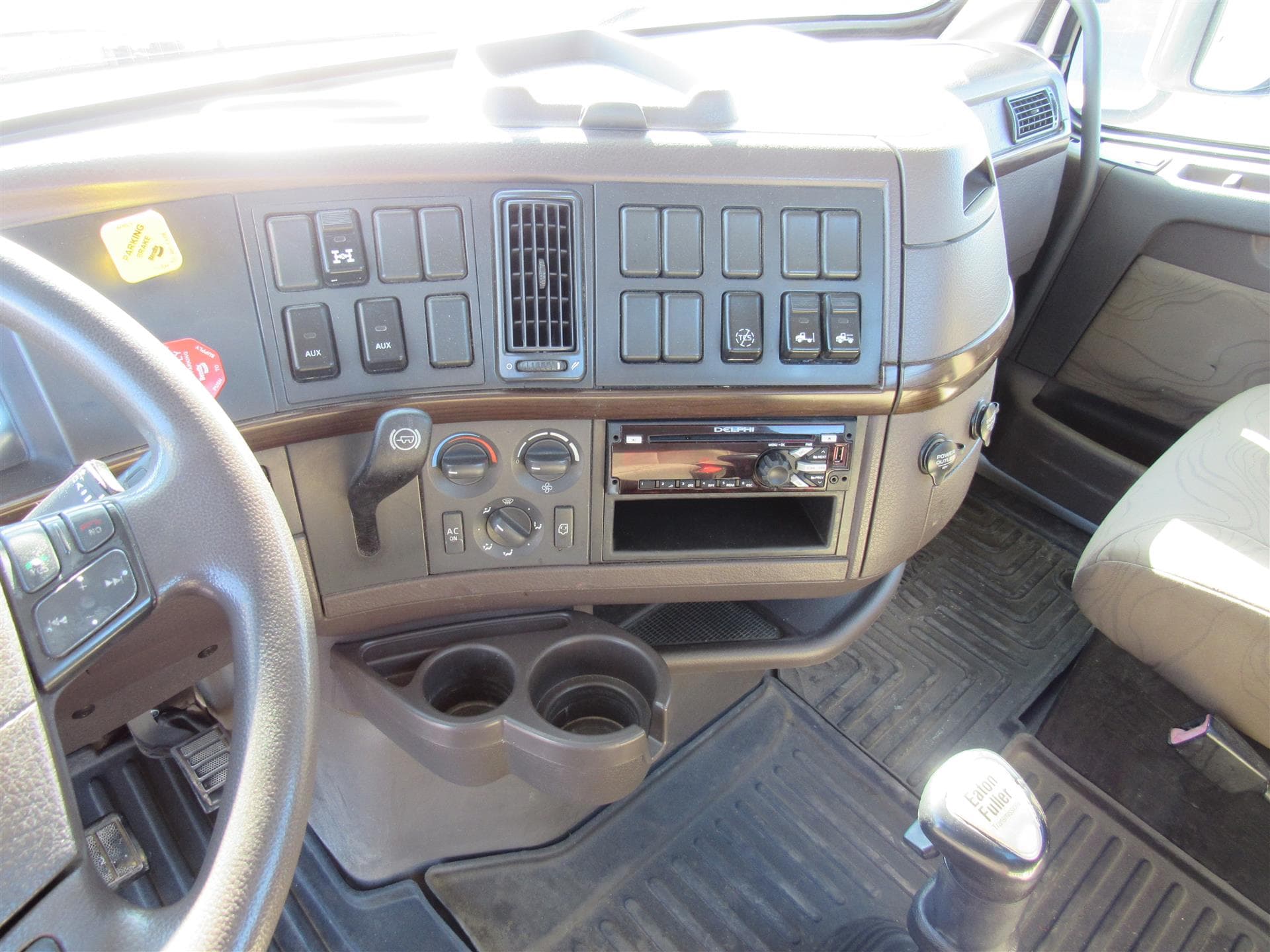 2014 Volvo VNL 300 — photo 14