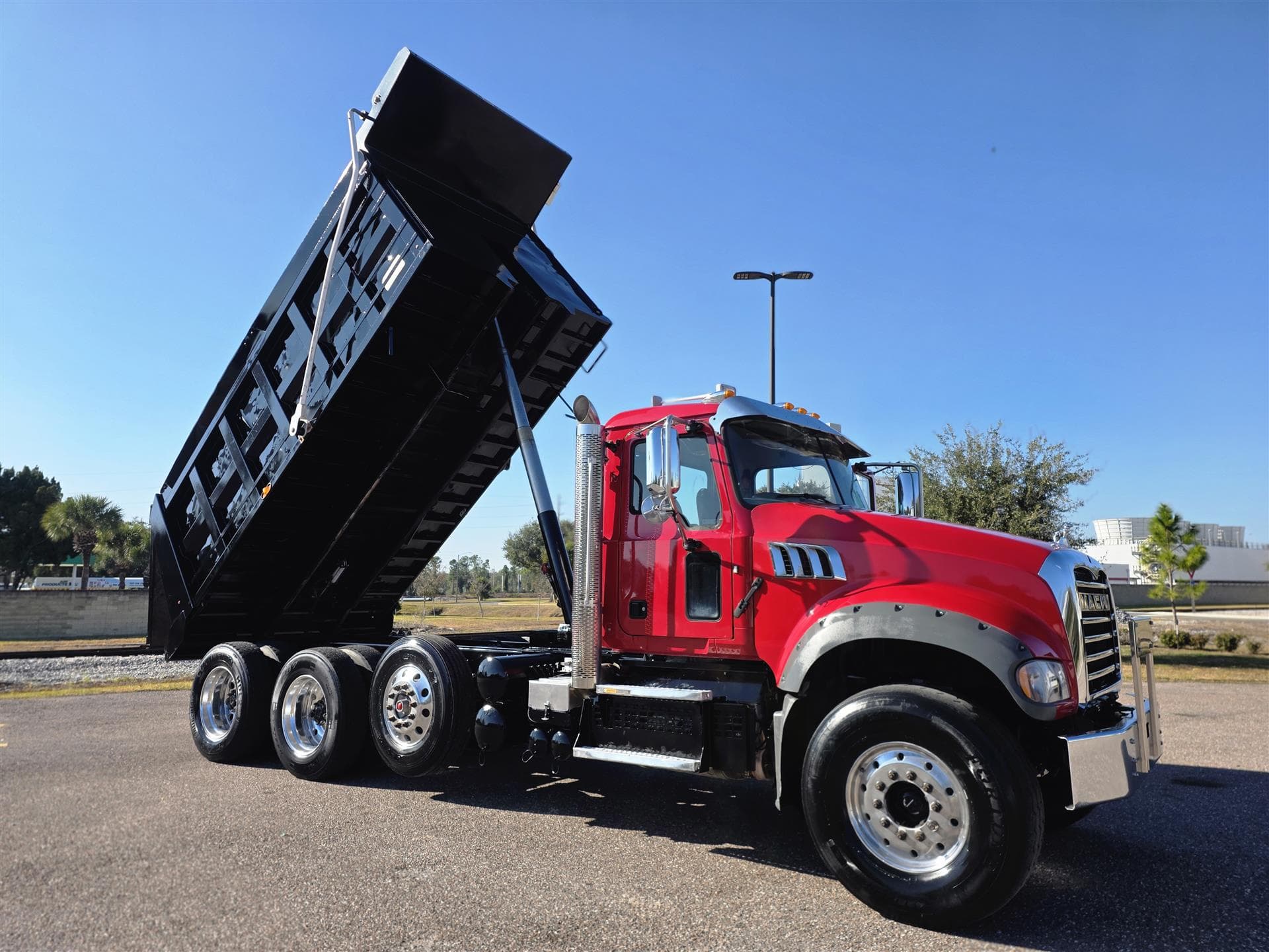 2019 Mack Granite — photo 10