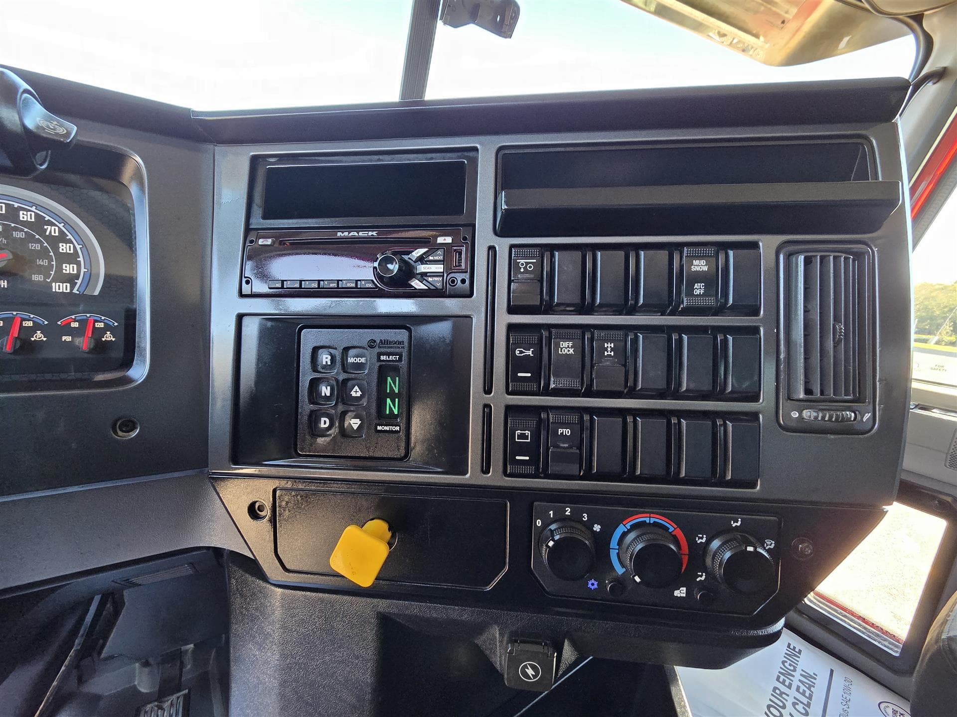 2019 Mack Granite — photo 17