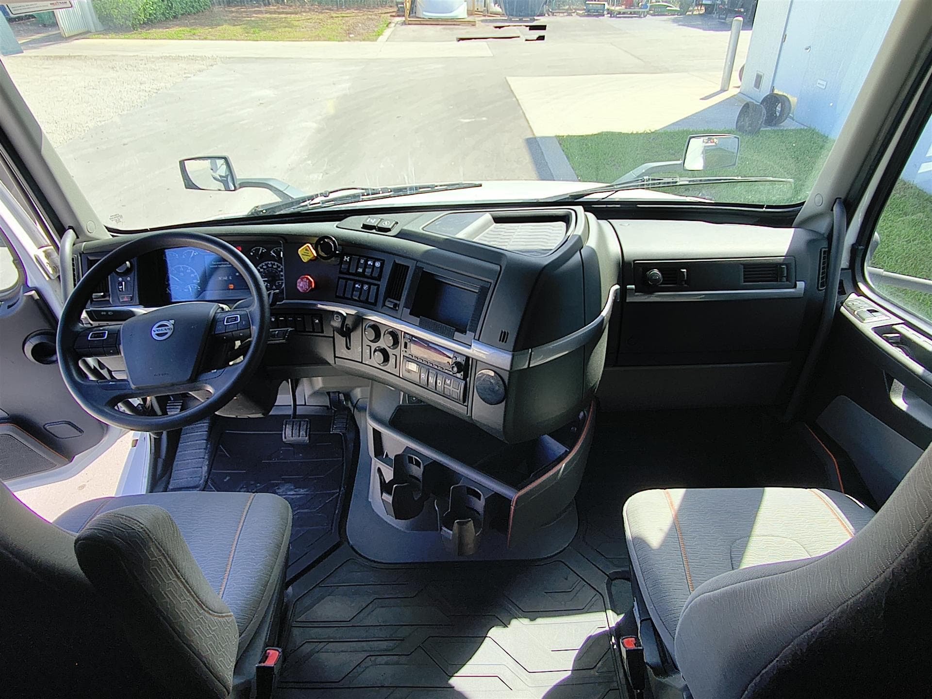 2022 Volvo VNL 760 — photo 10