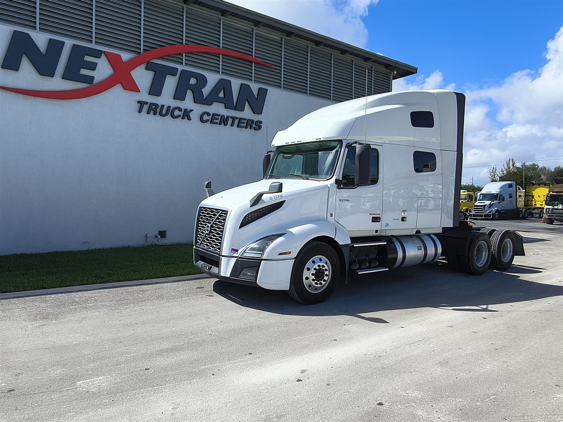 2022 Volvo VNL 760 — photo 2
