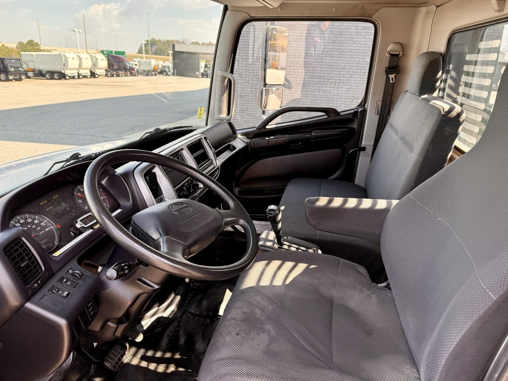 2019 Hino 268 — photo 8