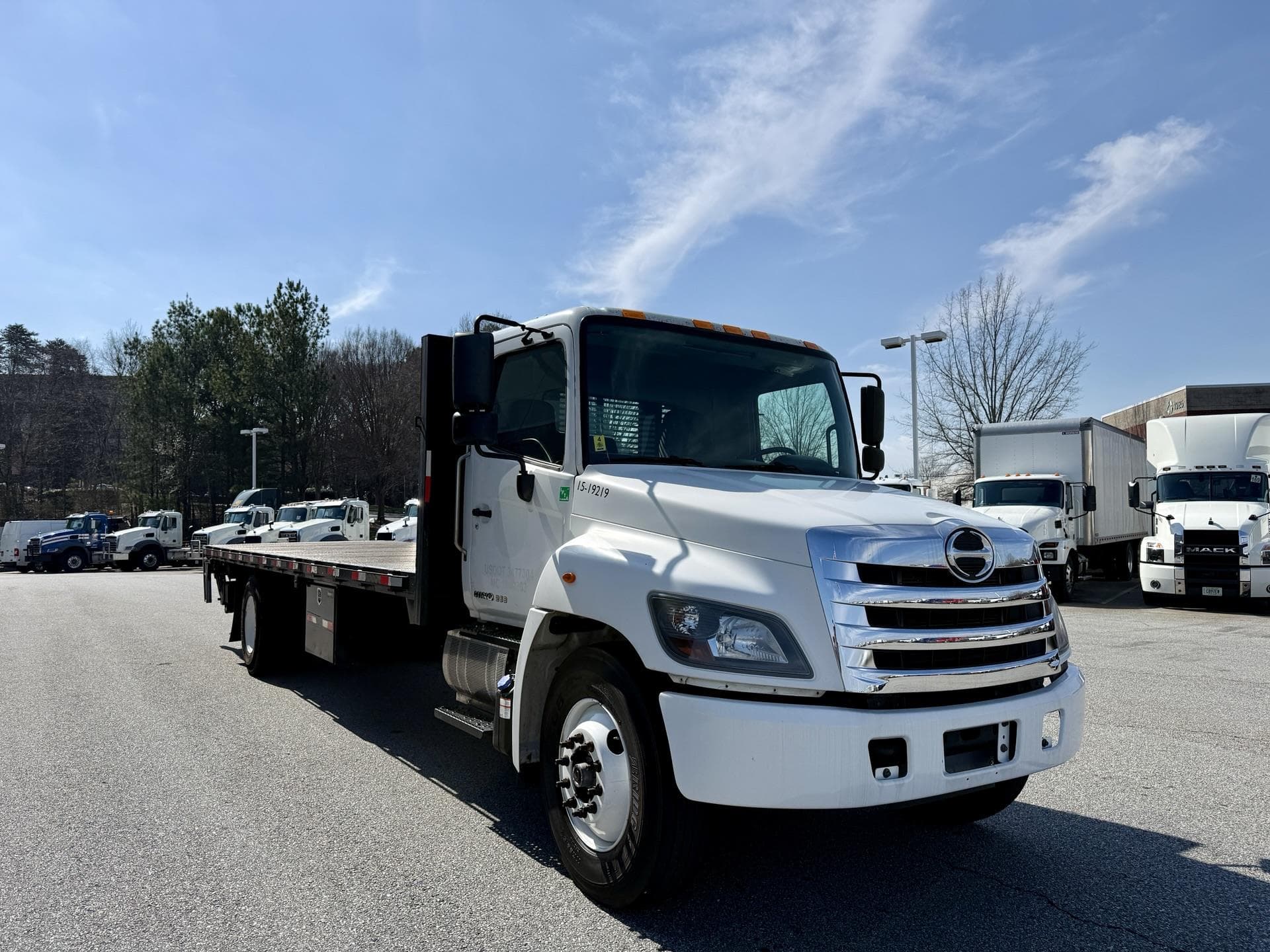 2019 Hino 268 — photo 7