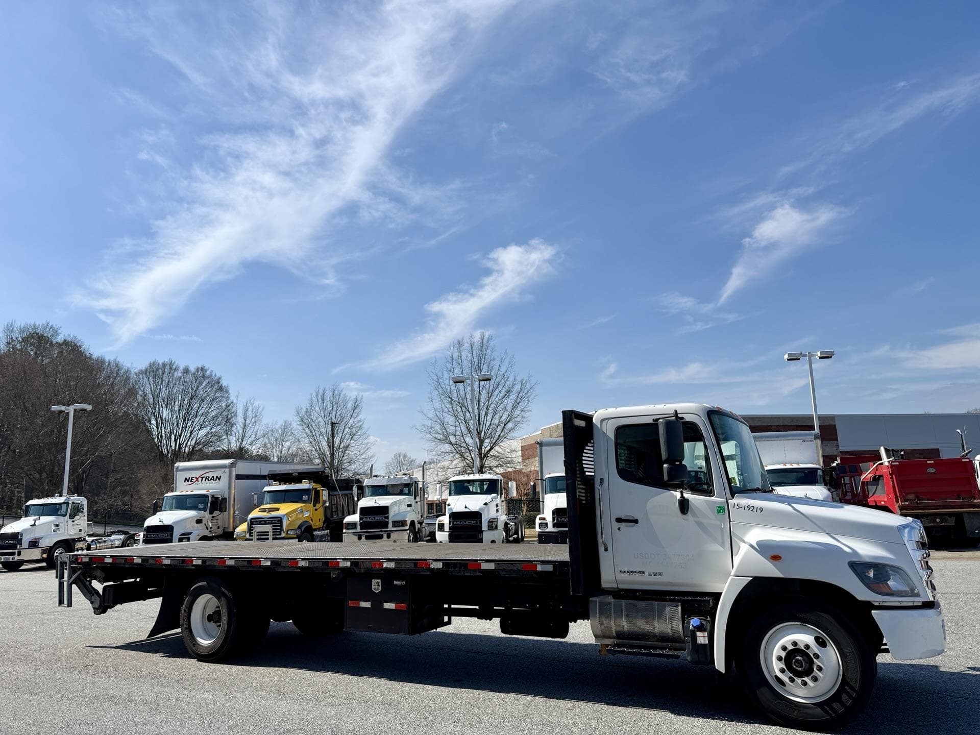 2019 Hino 268 — photo 6