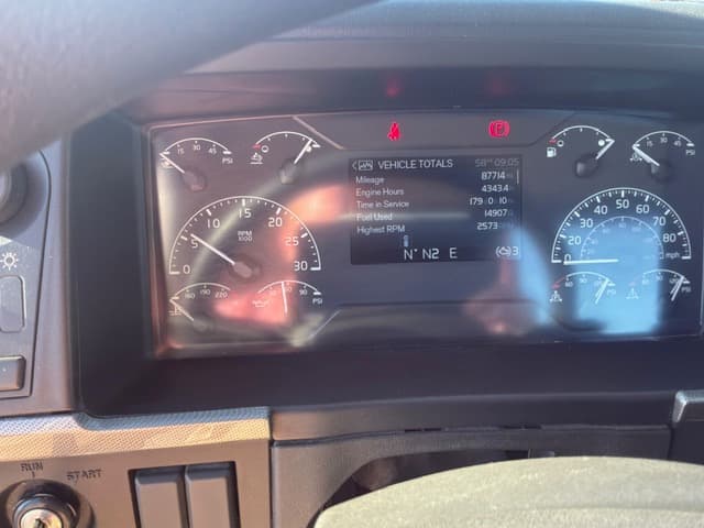 2023 Volvo VNR 640 — photo 5