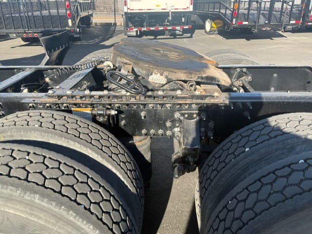 2023 Volvo VNR 640 — photo 6