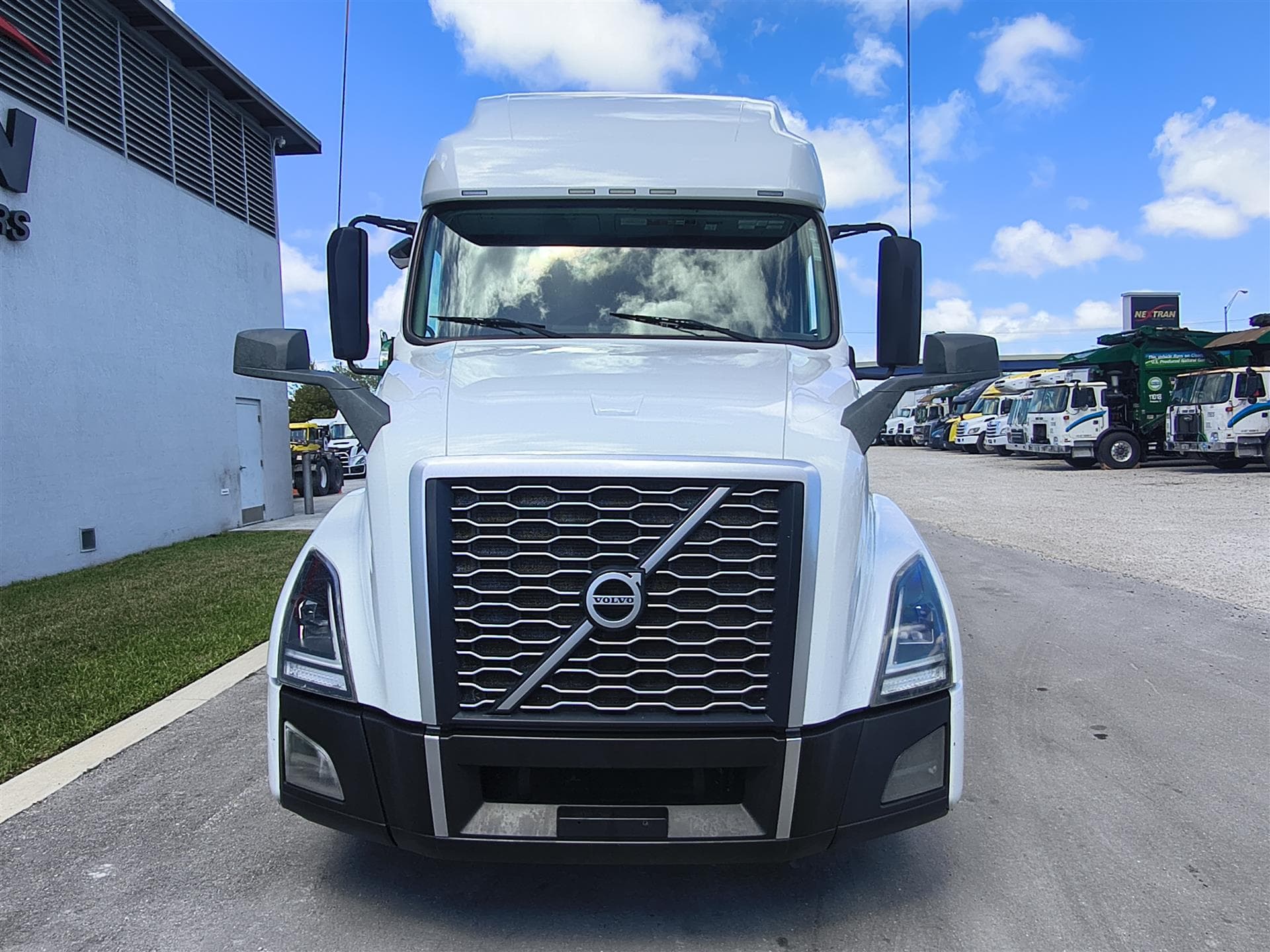 2022 Volvo VNL 760 — photo 2