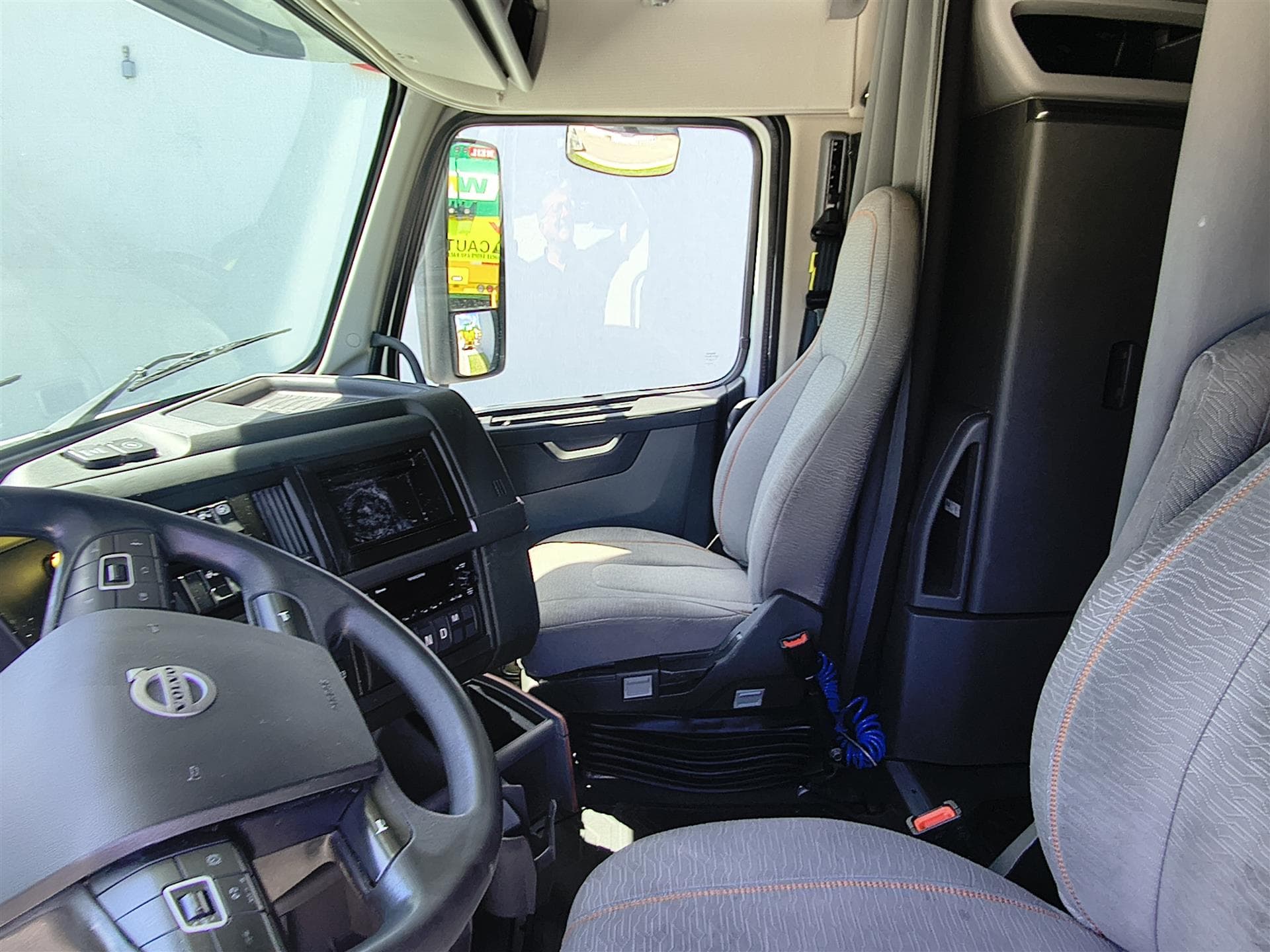 2022 Volvo VNL 760 — photo 13