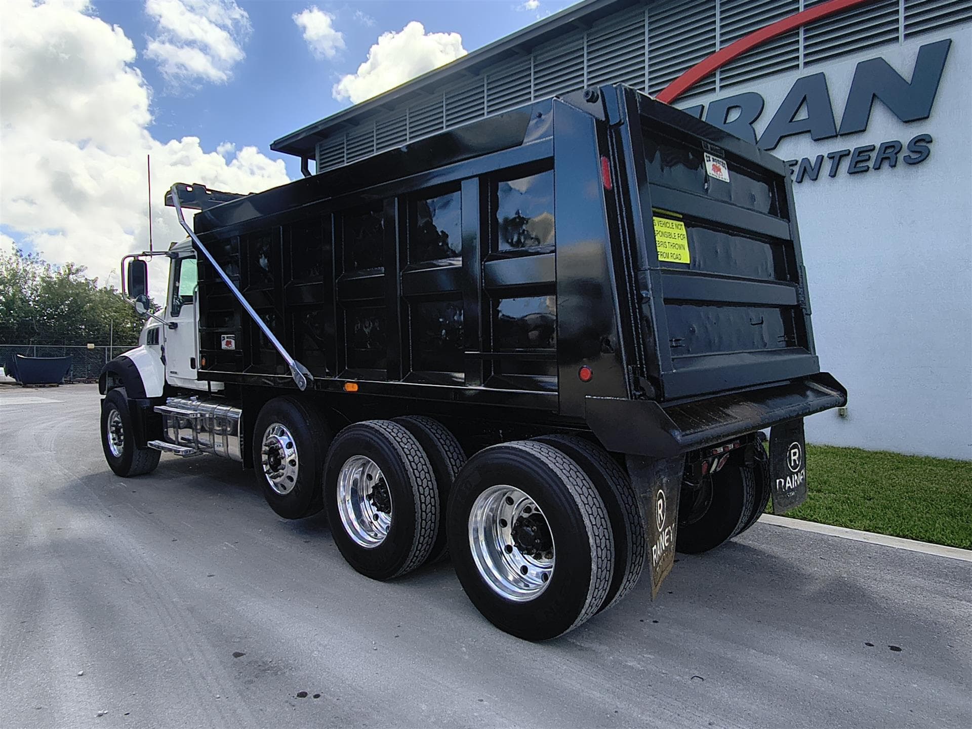 2020 Mack Granite — photo 8