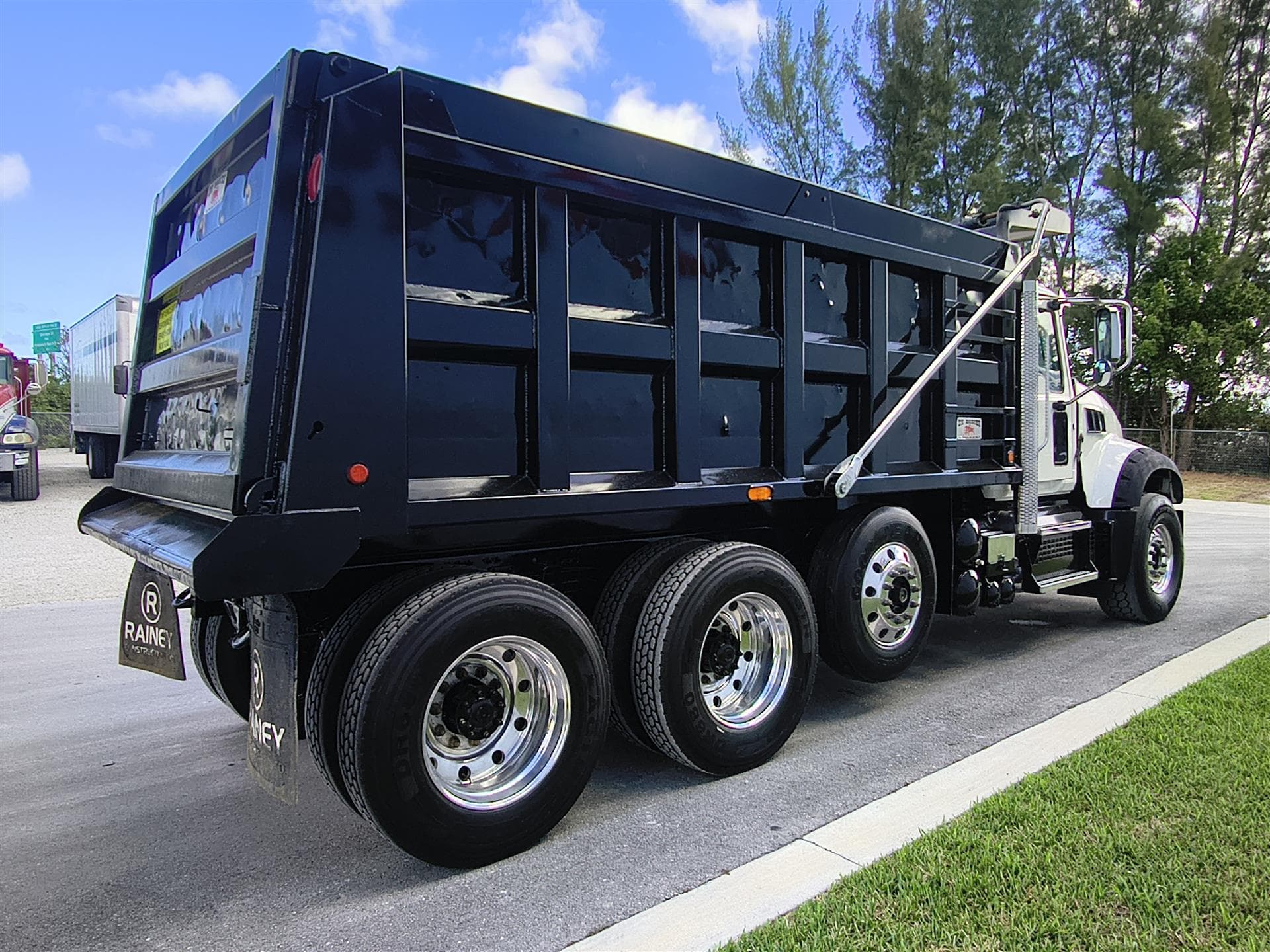 2020 Mack Granite — photo 6