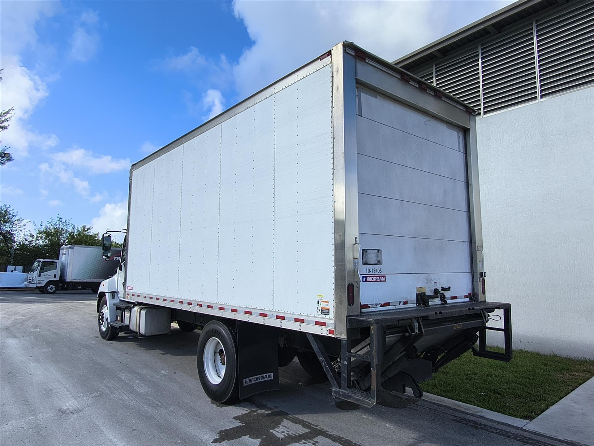 2019 Hino 268 — photo 7