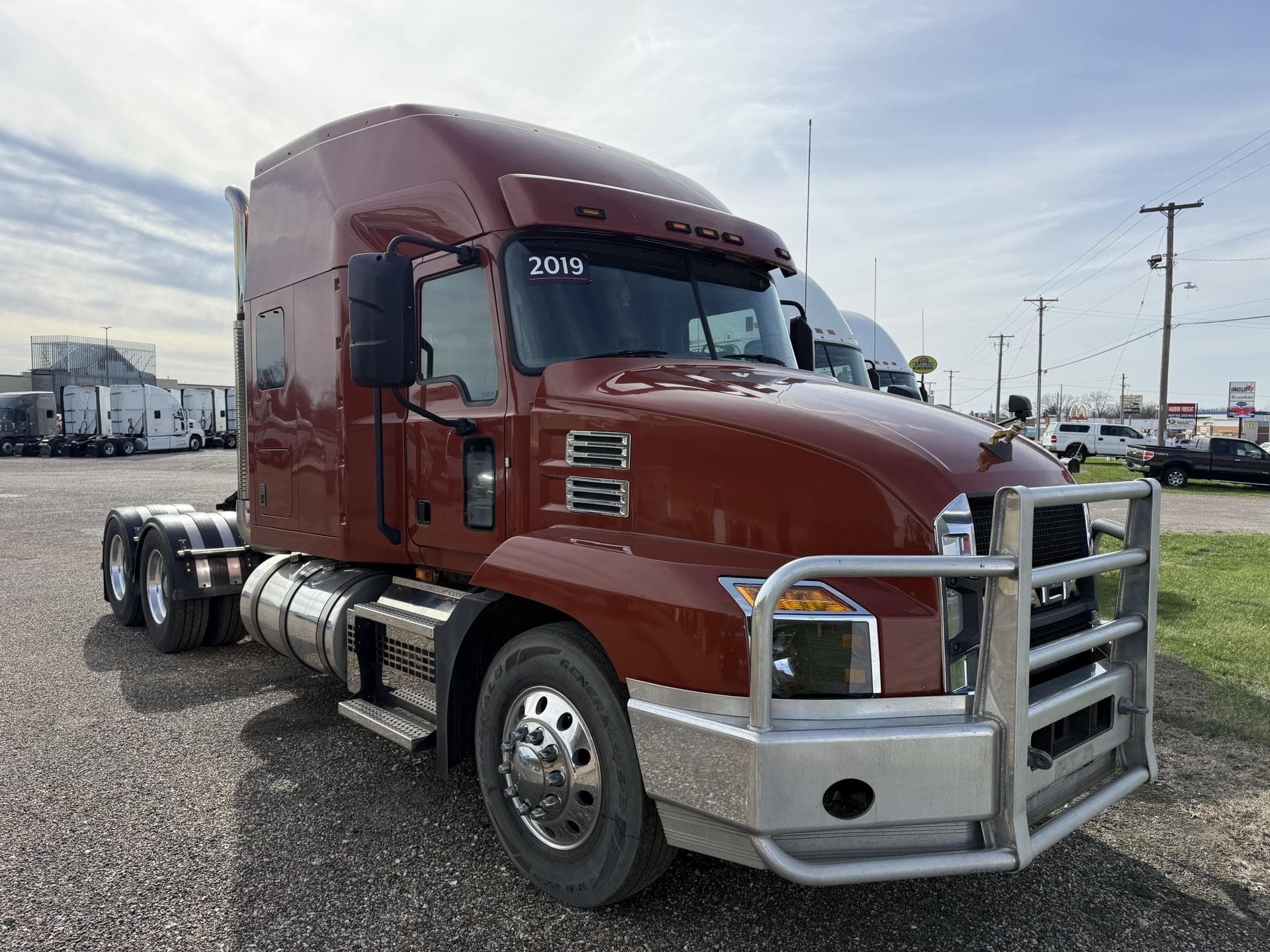 2019 Mack Anthem — photo 2