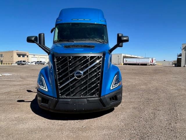 2026 Volvo VNL 860 — photo 7