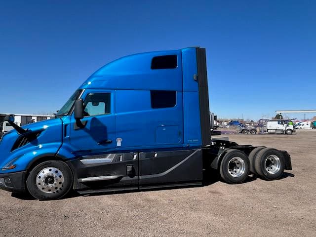 2026 Volvo VNL 860 — photo 3