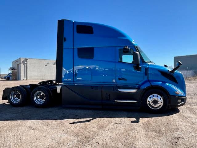 2026 Volvo VNL 860 — photo 3