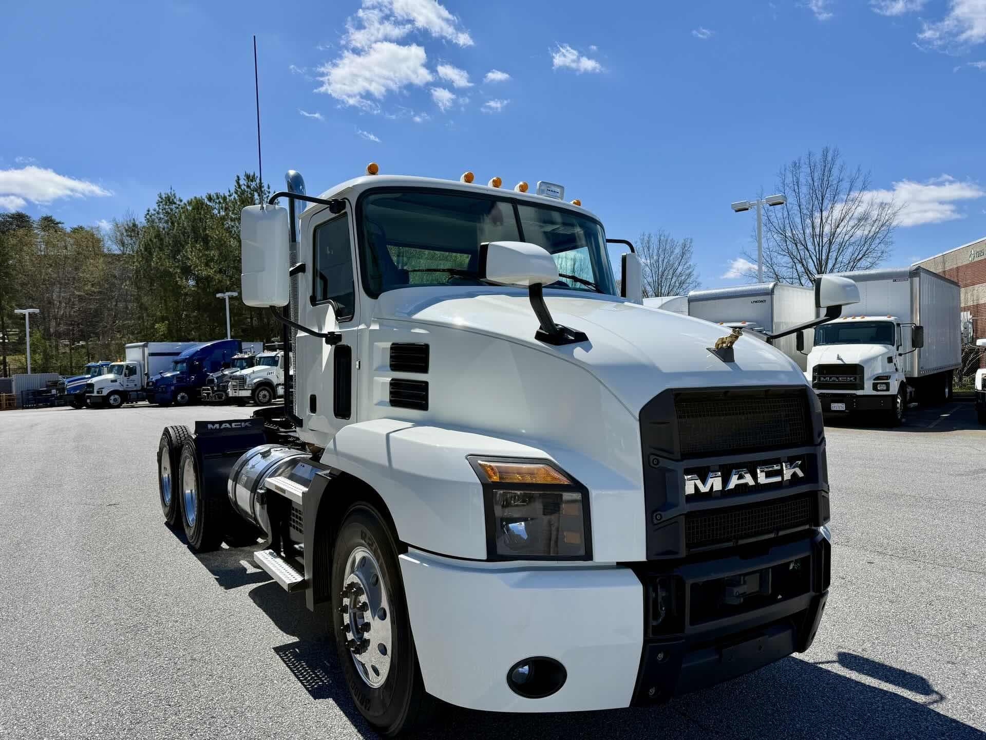 2021 Mack Anthem — photo 7