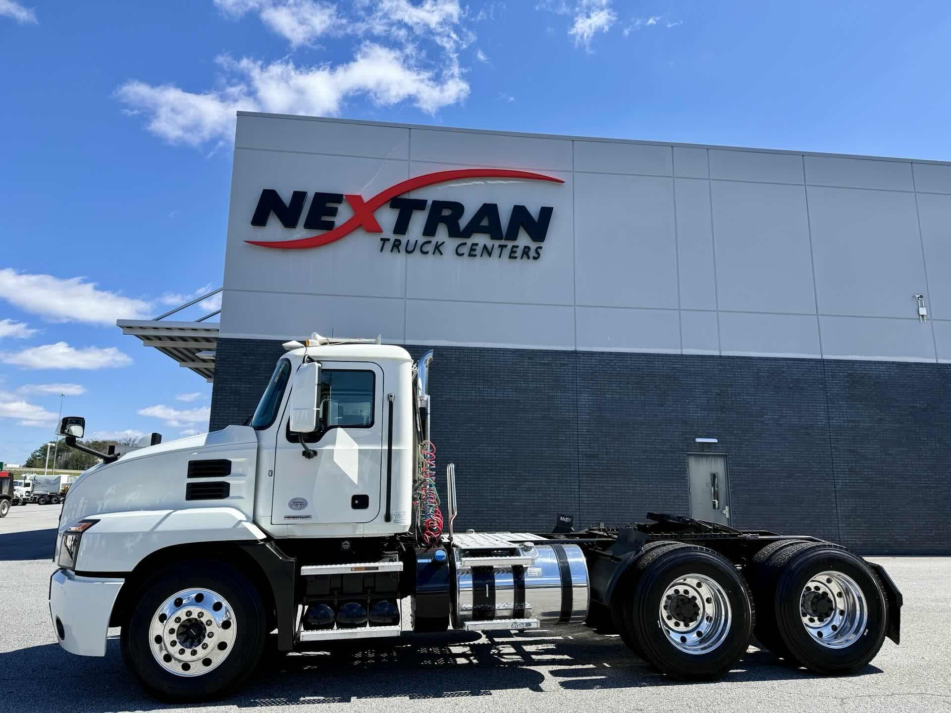 2021 Mack Anthem — photo 2