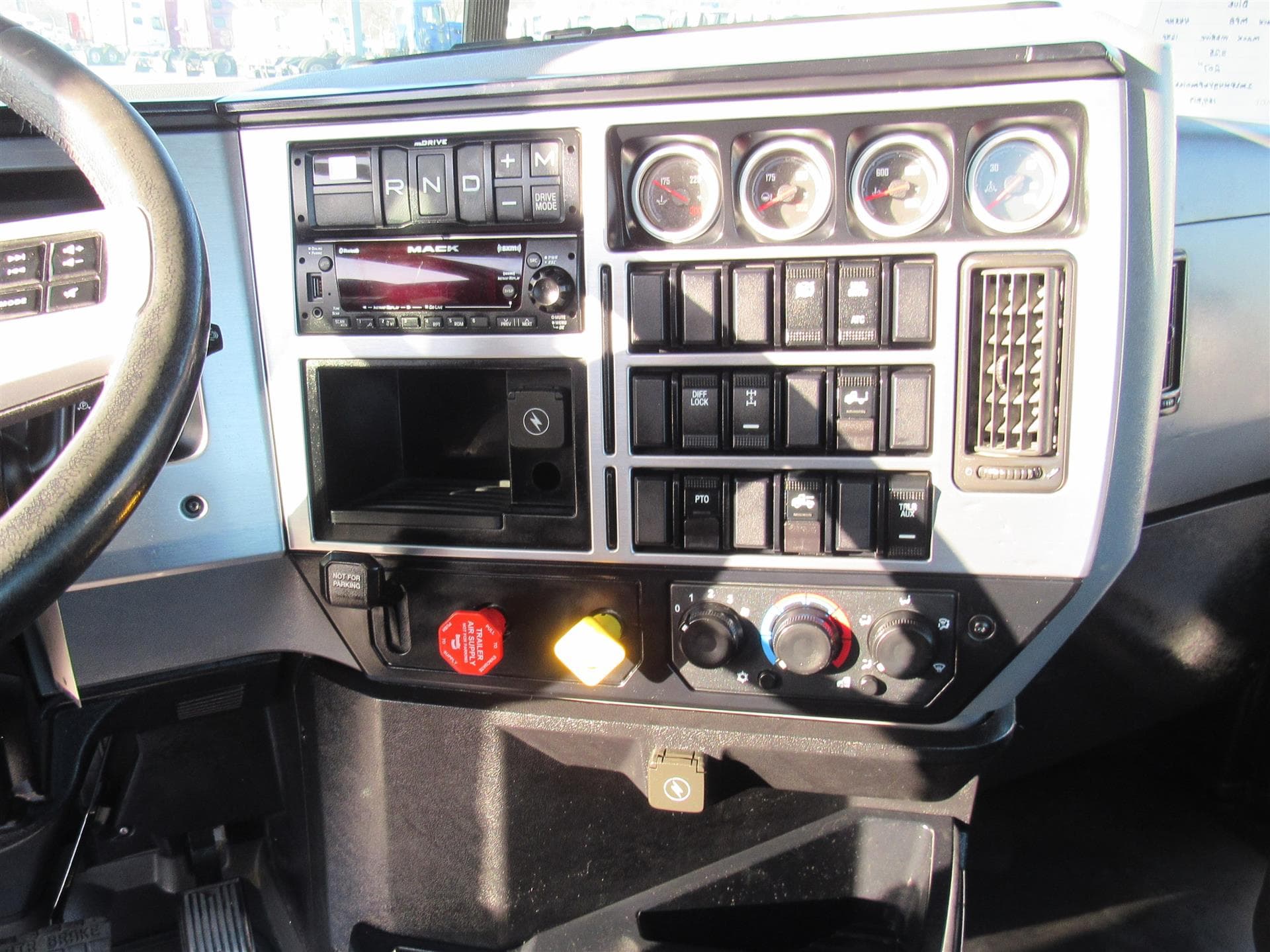 2023 Mack Pinnacle — photo 15
