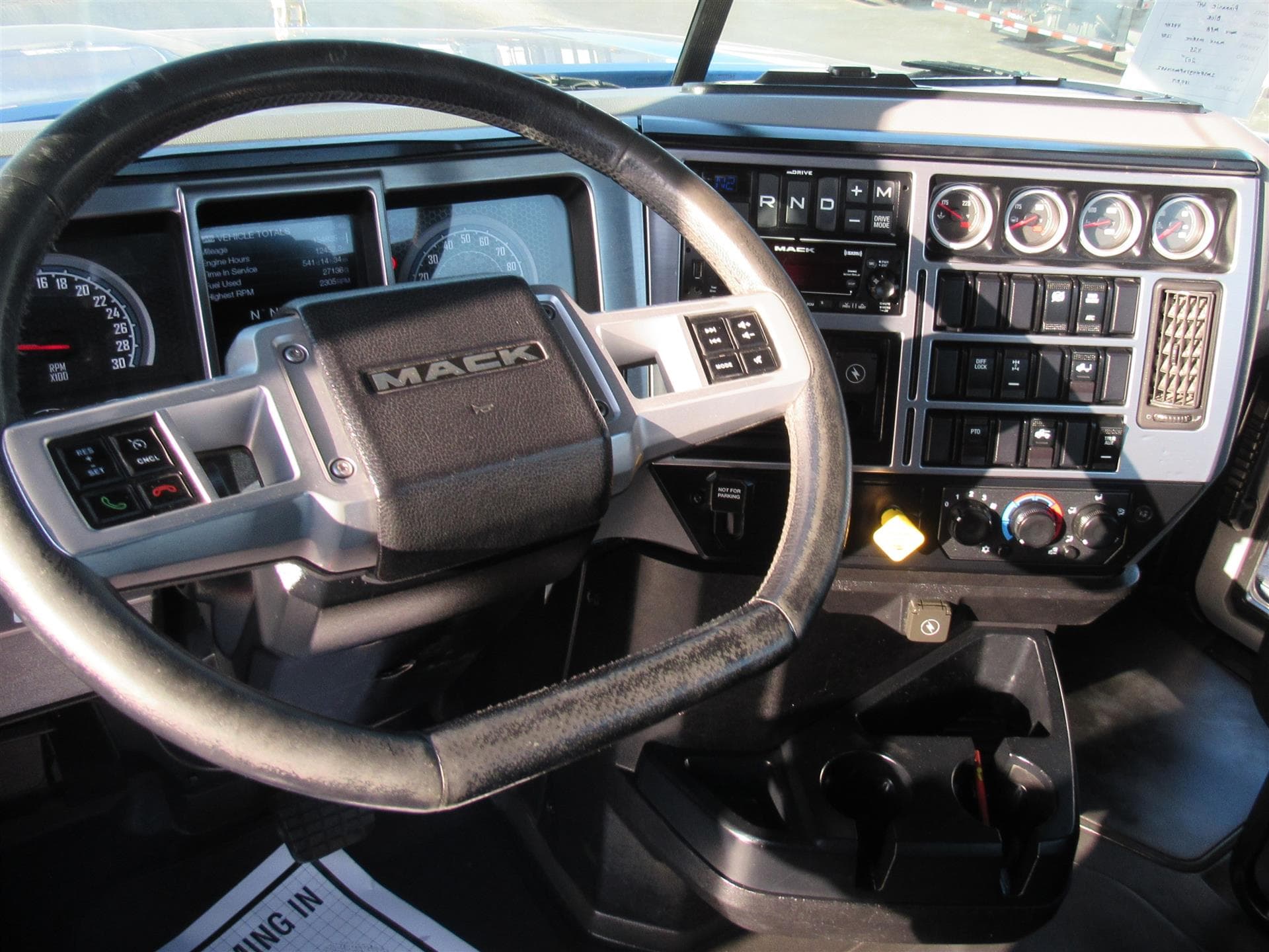 2023 Mack Pinnacle — photo 13