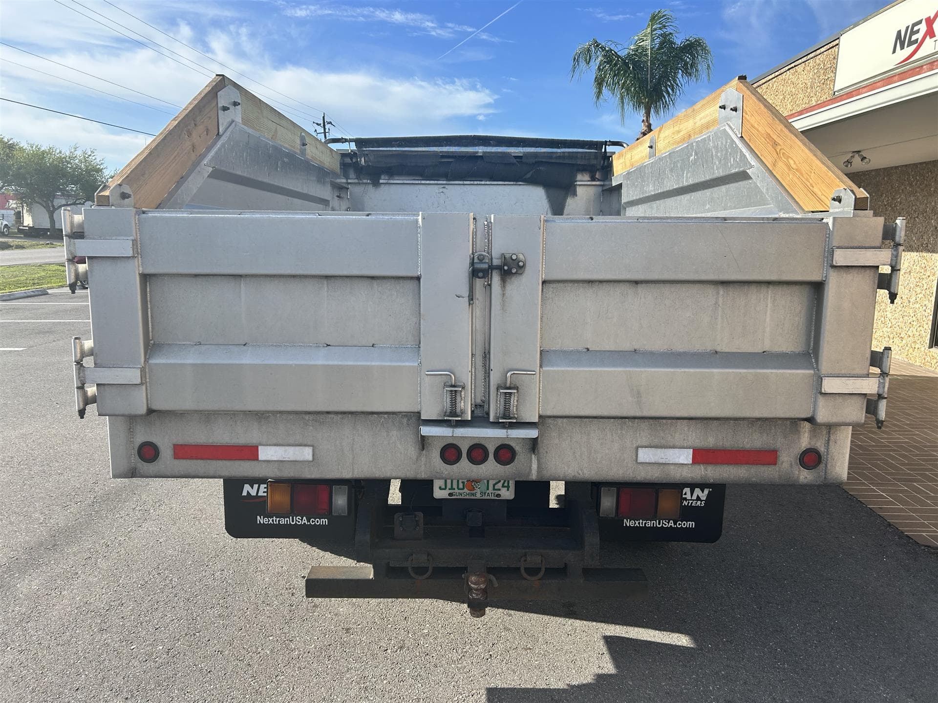 2018 Isuzu NPR — photo 4