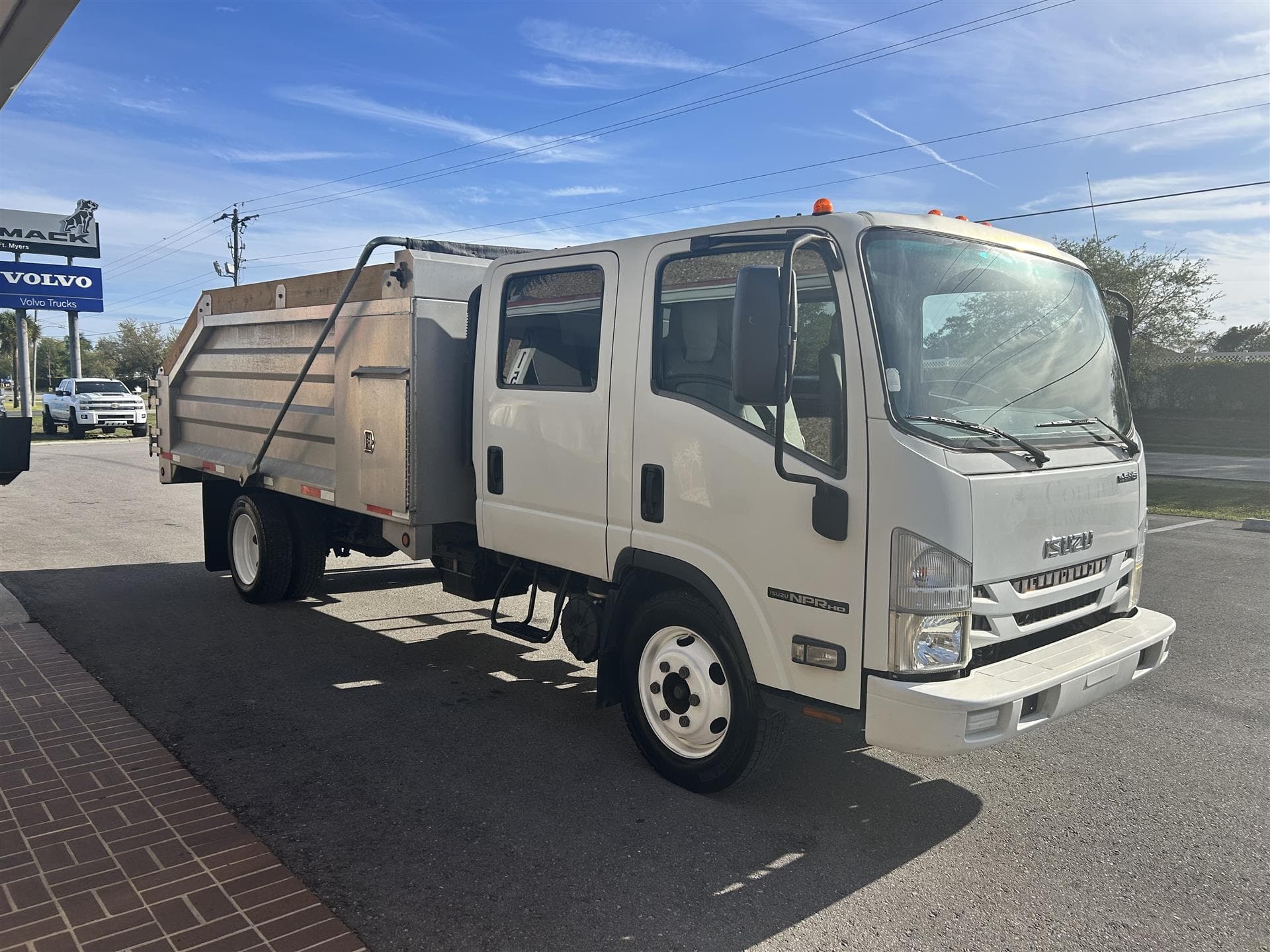 2018 Isuzu NPR — photo 5