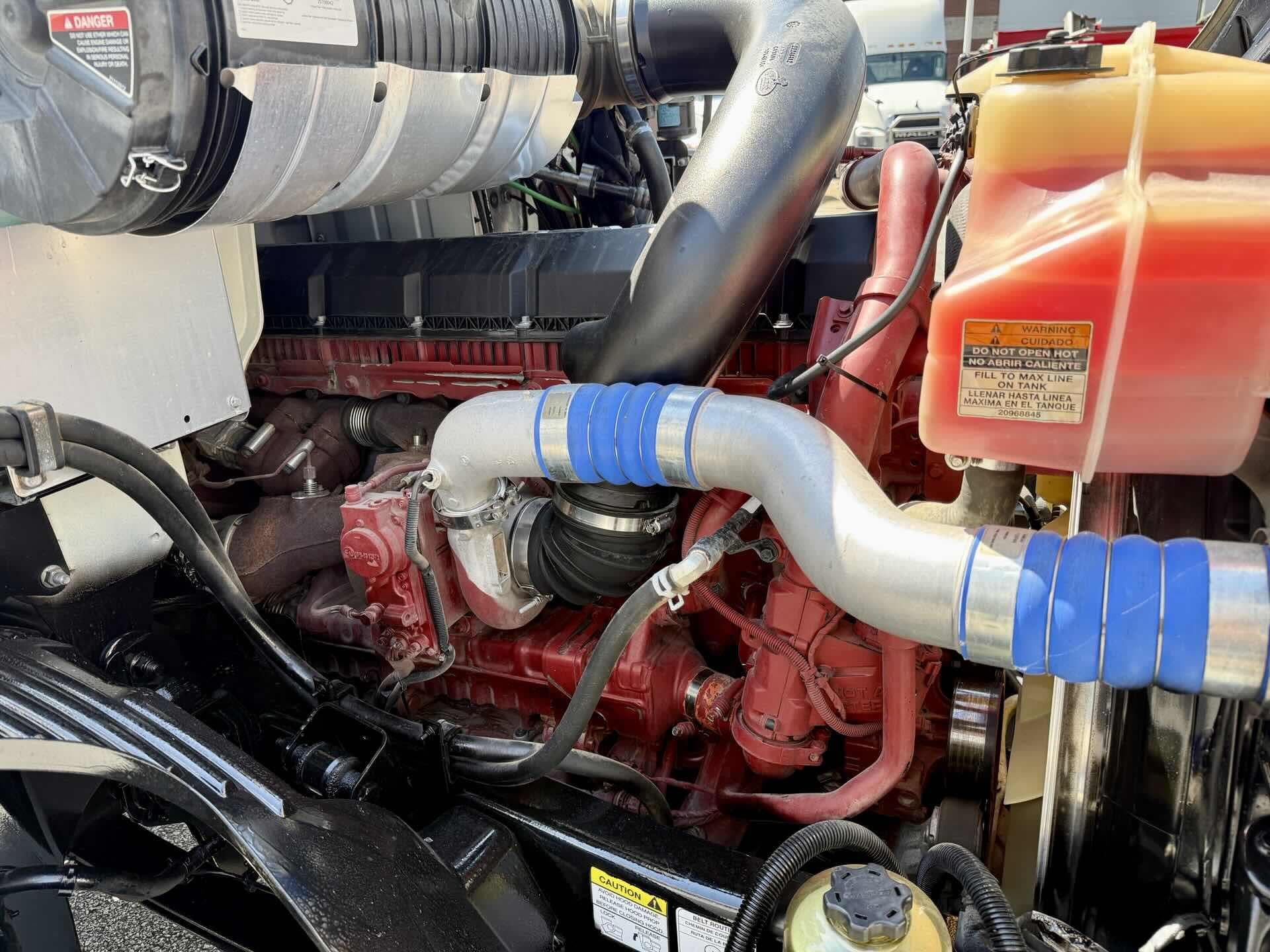 2022 Mack Anthem — photo 13