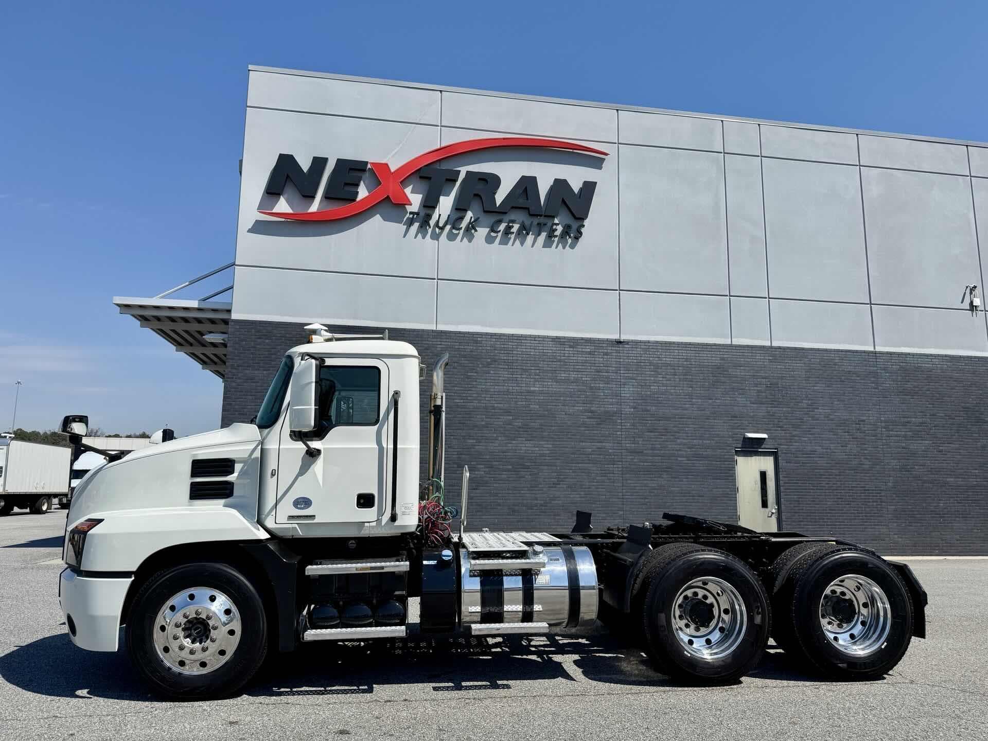 2020 Mack Anthem — photo 2