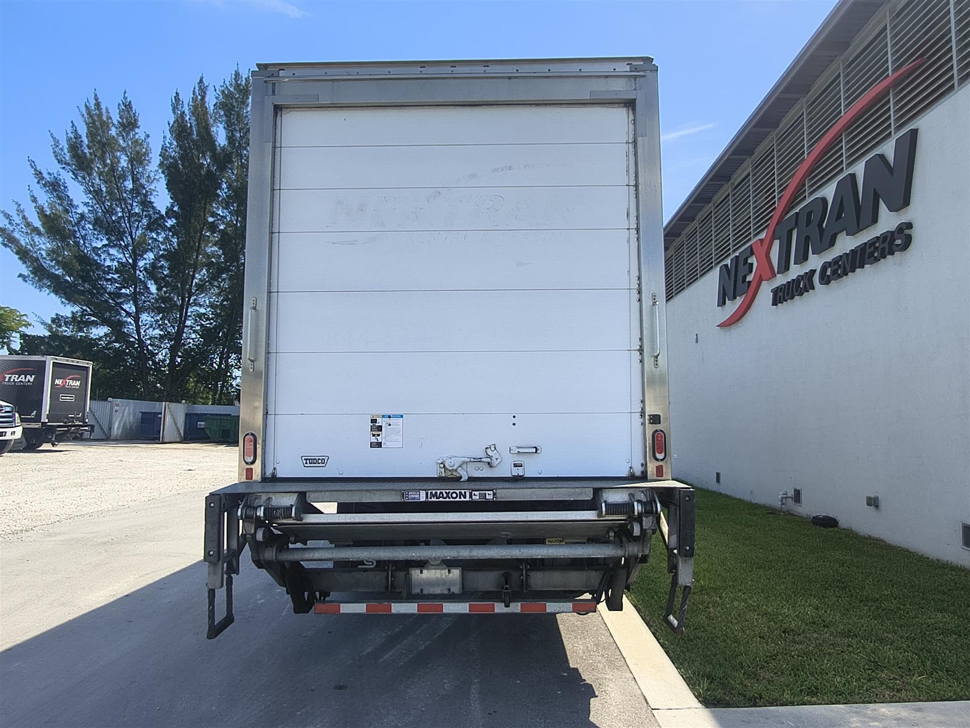 2019 Hino 268 — photo 5