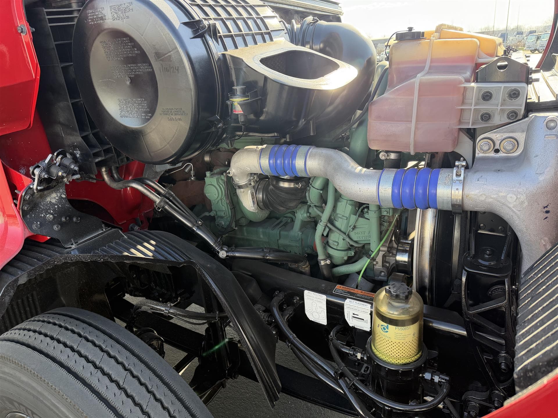 2020 Volvo VNR 640 — photo 9