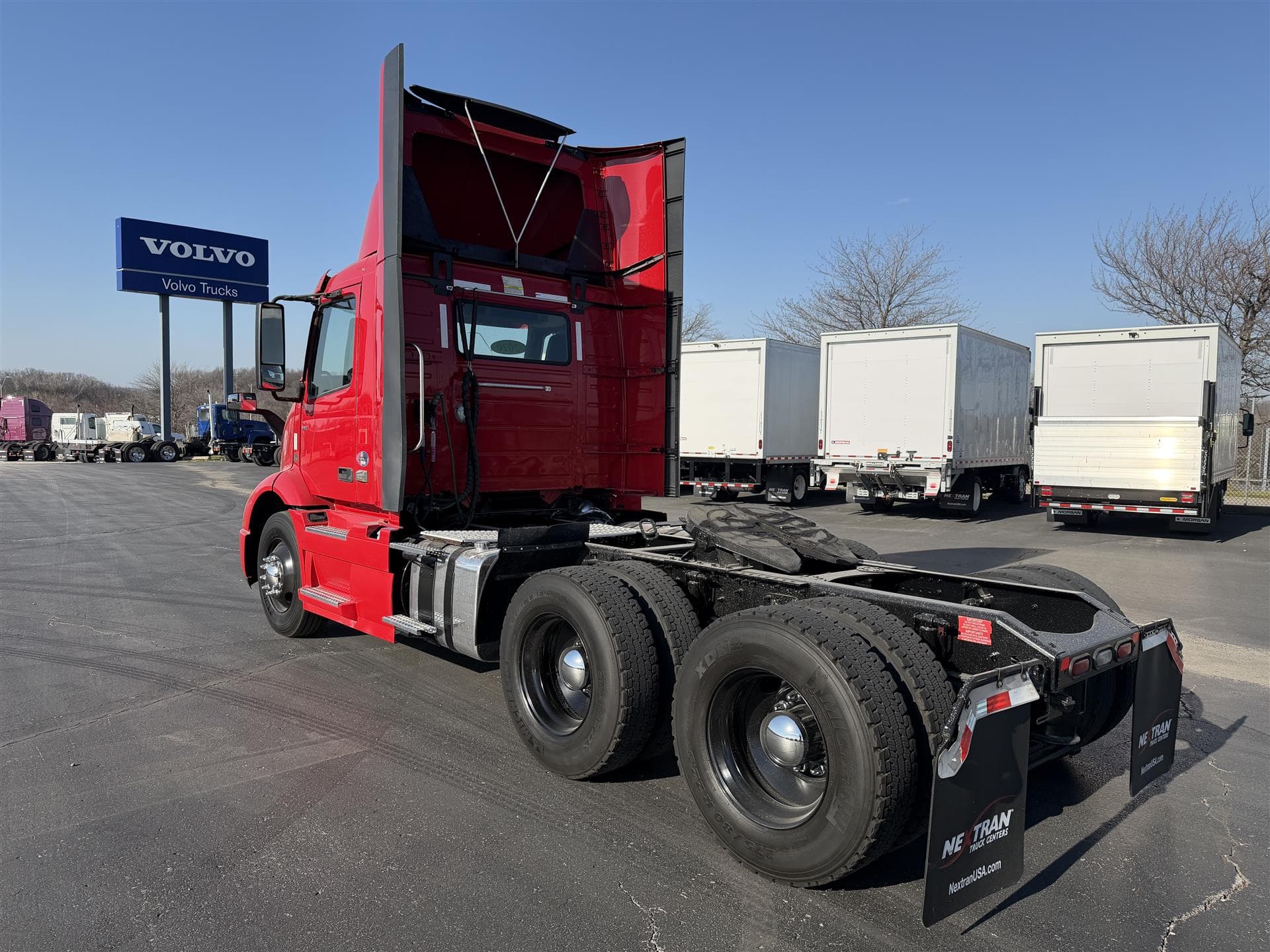 2020 Volvo VNR 640 — photo 4
