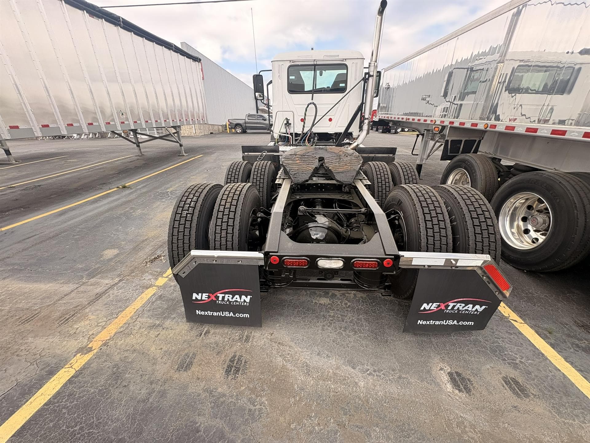 2022 Mack Anthem — photo 4