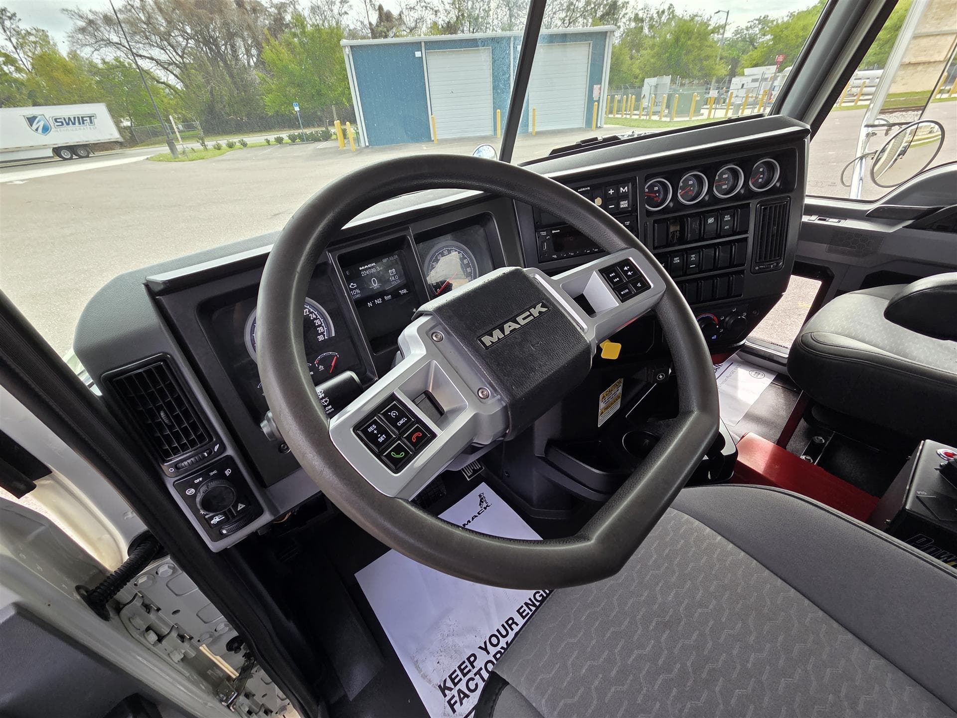 2022 Mack Granite — photo 15