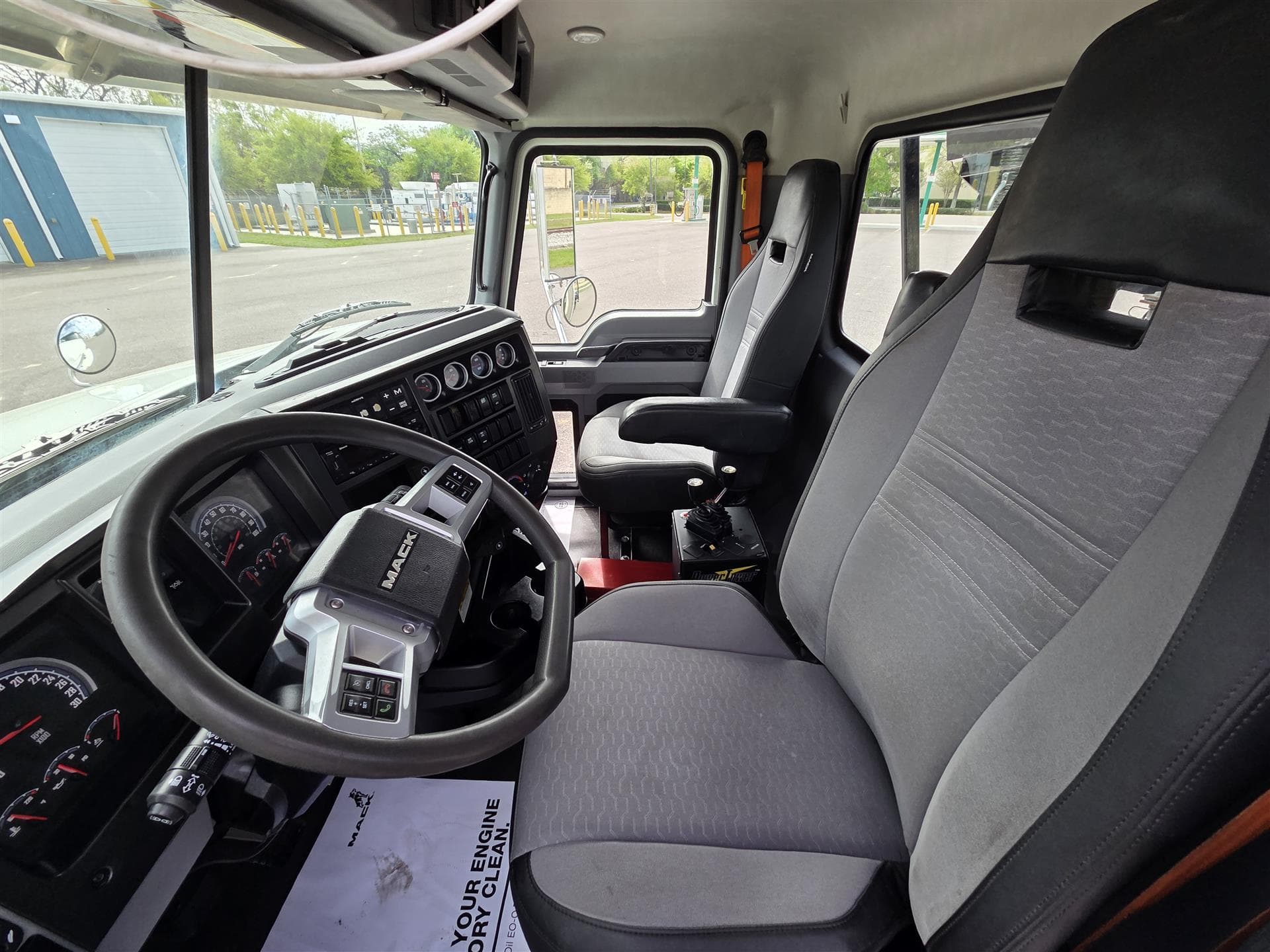 2022 Mack Granite — photo 19