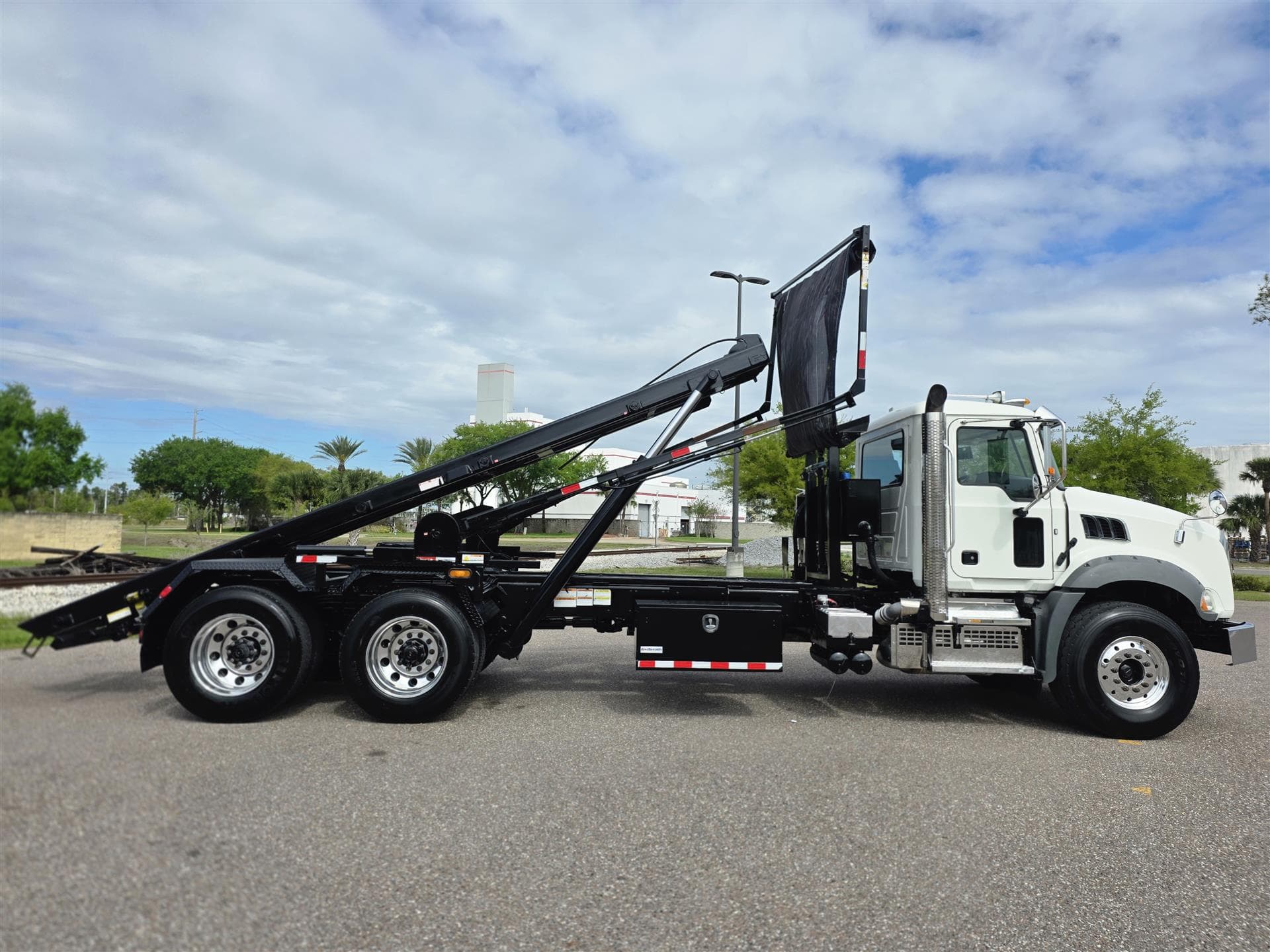 2022 Mack Granite — photo 9