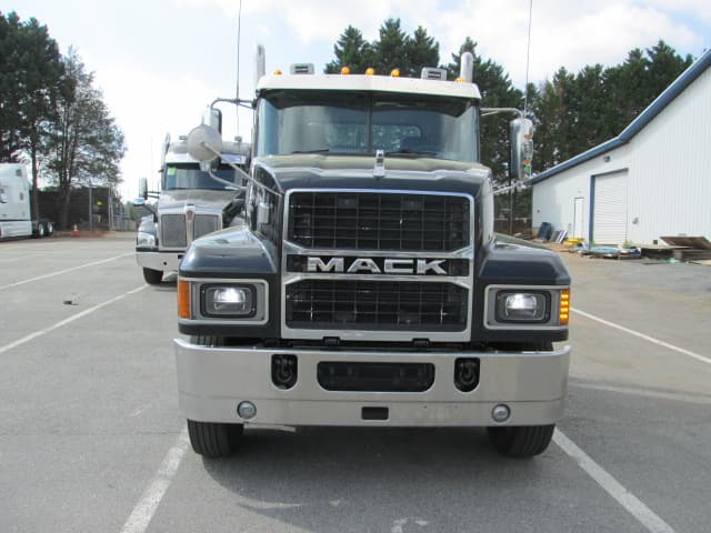 2022 Mack Pinnacle — photo 2