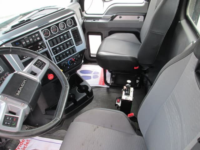 2022 Mack Pinnacle — photo 14