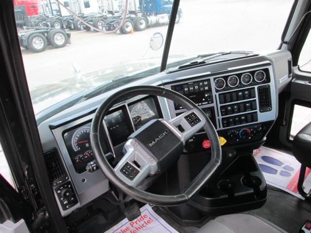 2022 Mack Pinnacle — photo 16