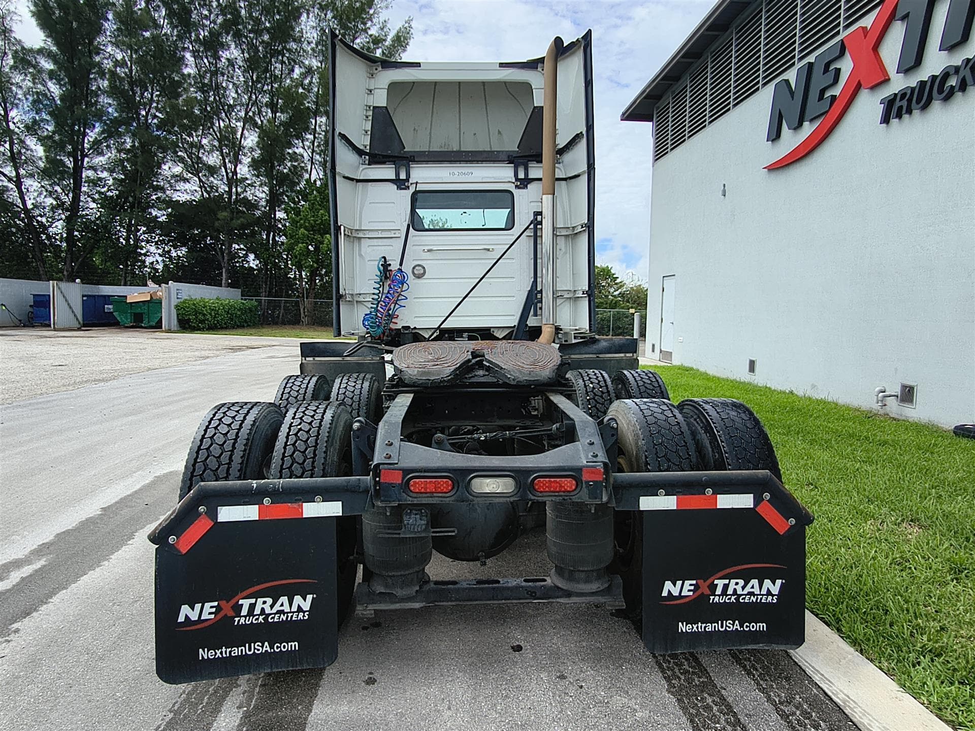 2020 Volvo VNR 640 — photo 5