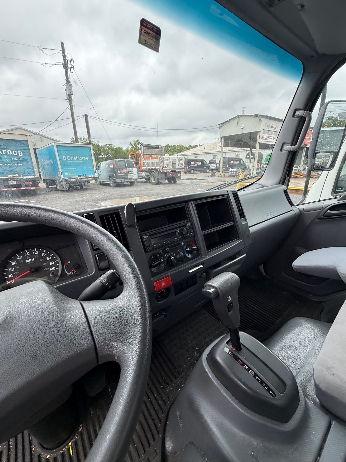 2022 Isuzu NRR — photo 7