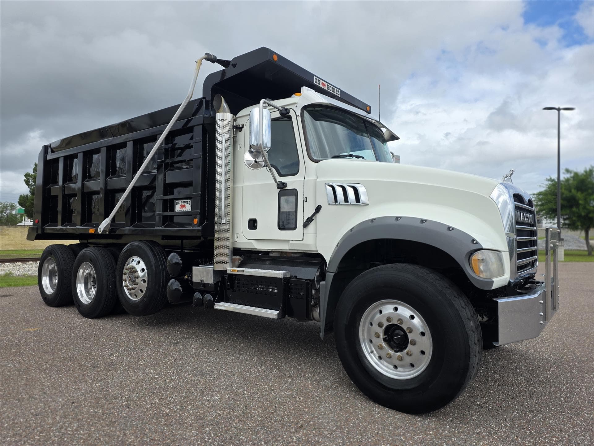 2020 Mack Granite — photo 2