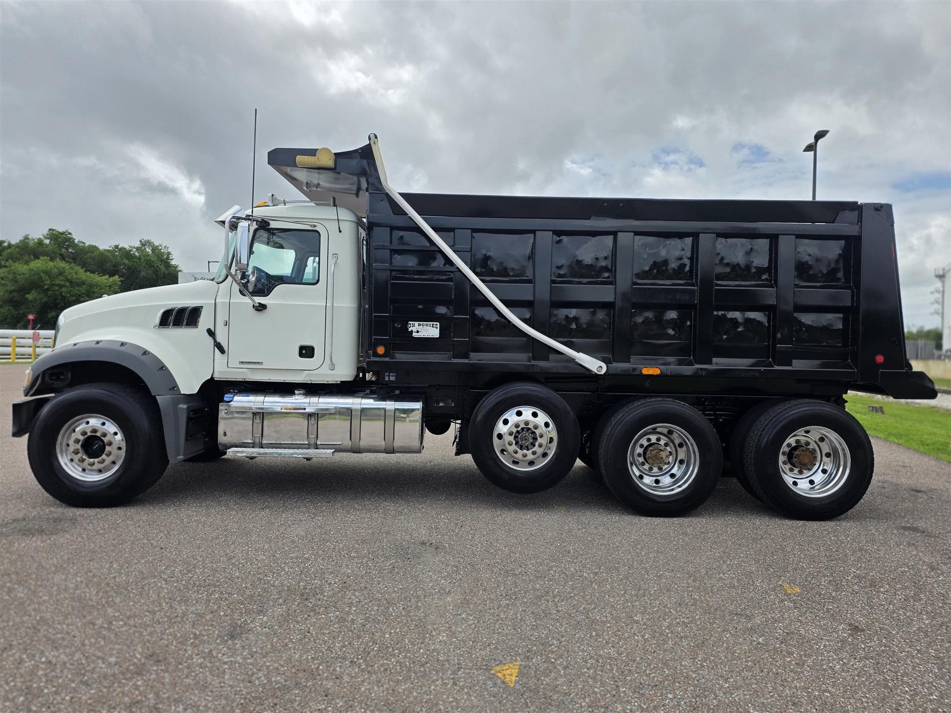 2020 Mack Granite — photo 3