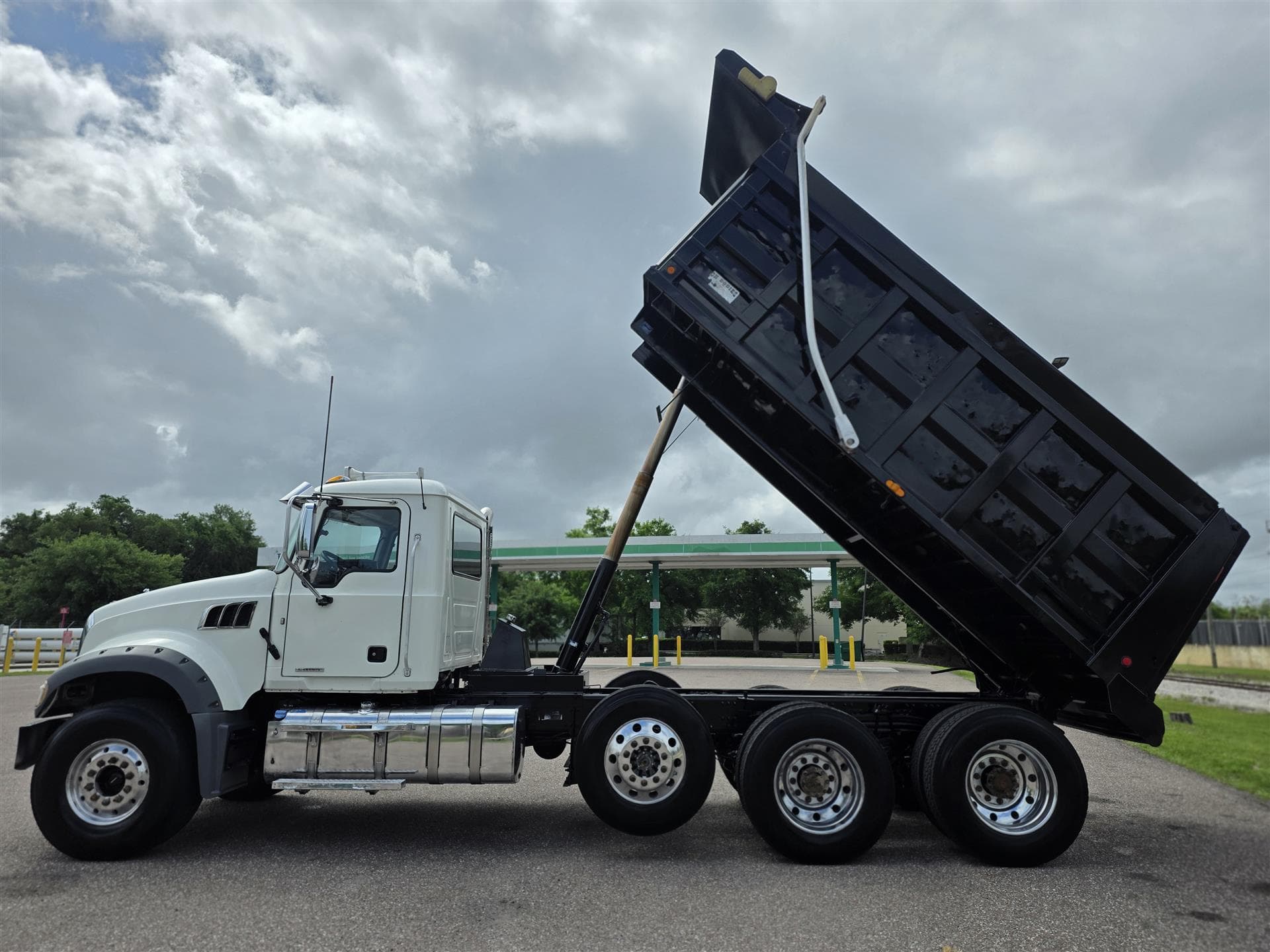 2020 Mack Granite — photo 11